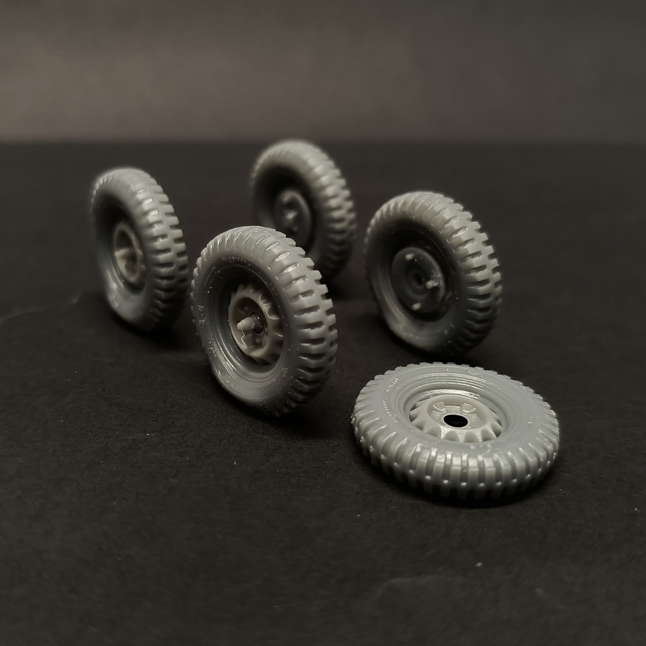 DMS-35237 ДМС 1/35 Колёса Firestone для Ба-64, Г-64 (67) с просадкой