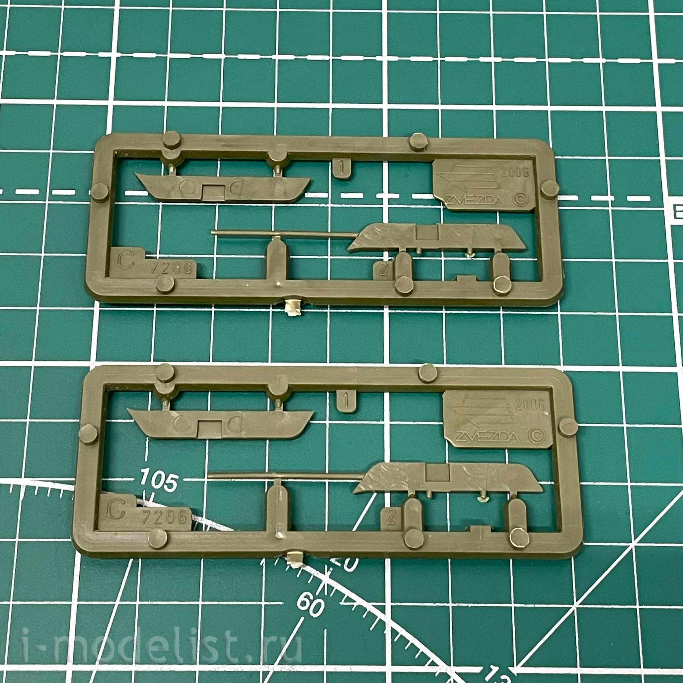 7286 Zvezda 1/72 Ilyushin Il-2 Soviet ground attack aircraft with 37mm cannon NS-37