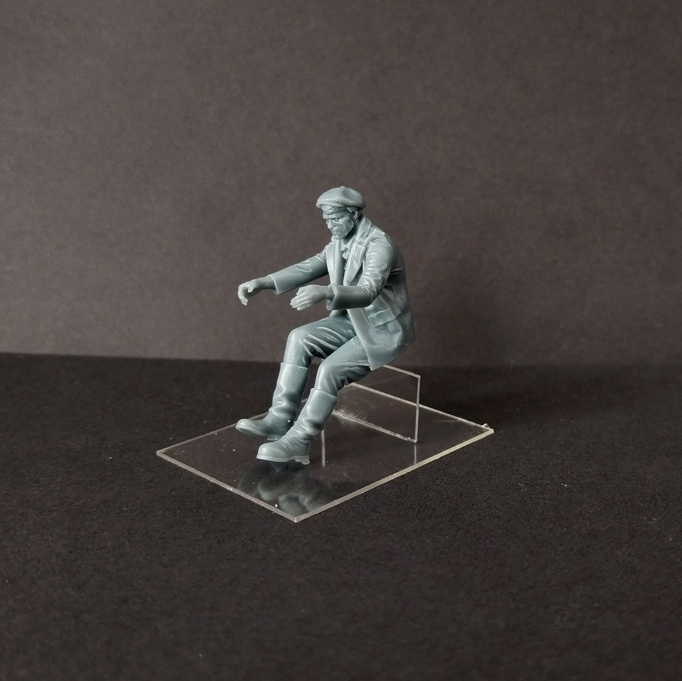 DMS-43008 ДМС 1/43 Фигурка Тракторист СХТЗ 15/30