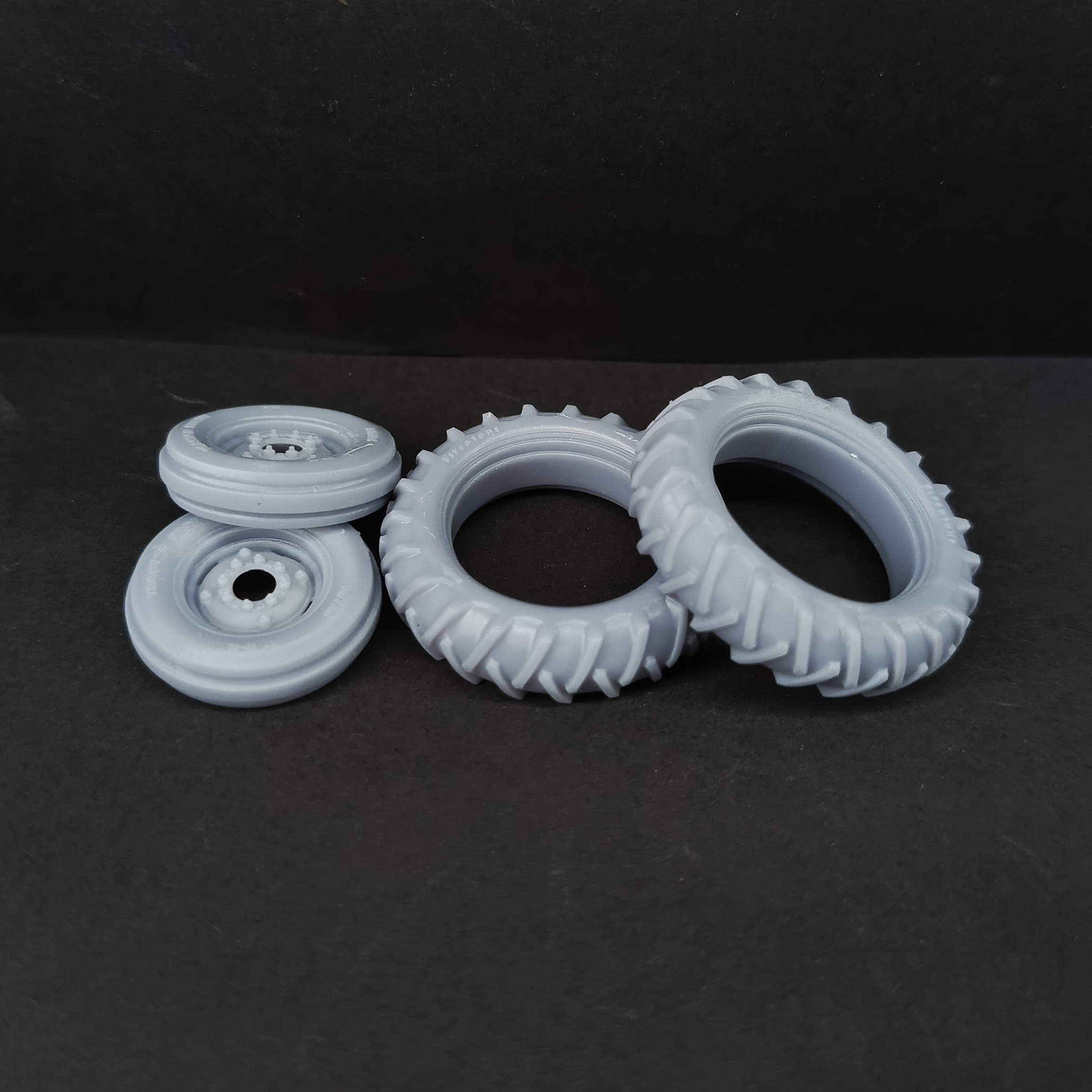 DMS-35214 ДМС 1/35 Колёса для Case VAI