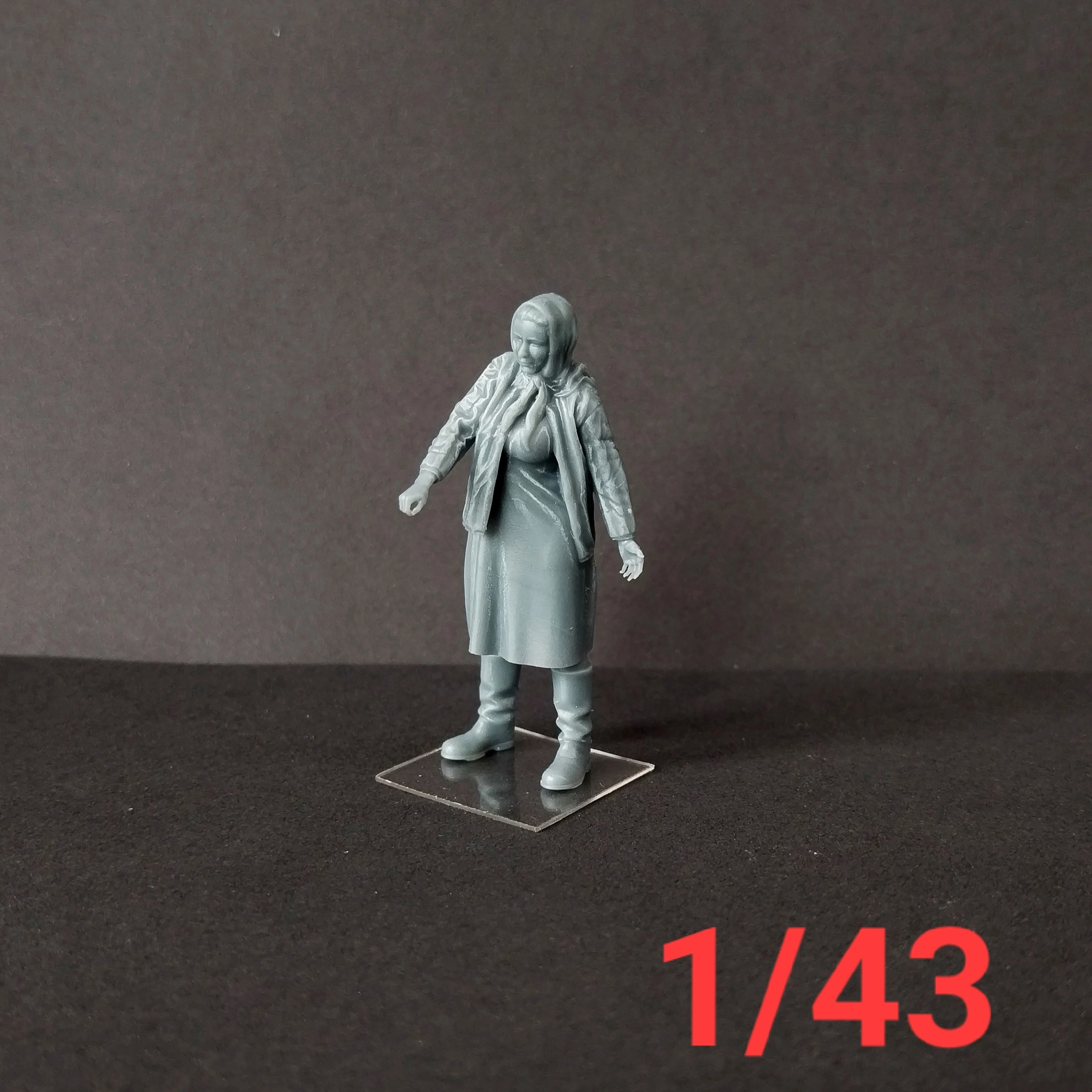 DMS-43004 ДМС 1/43 Фигурка Колхозница в ватнике