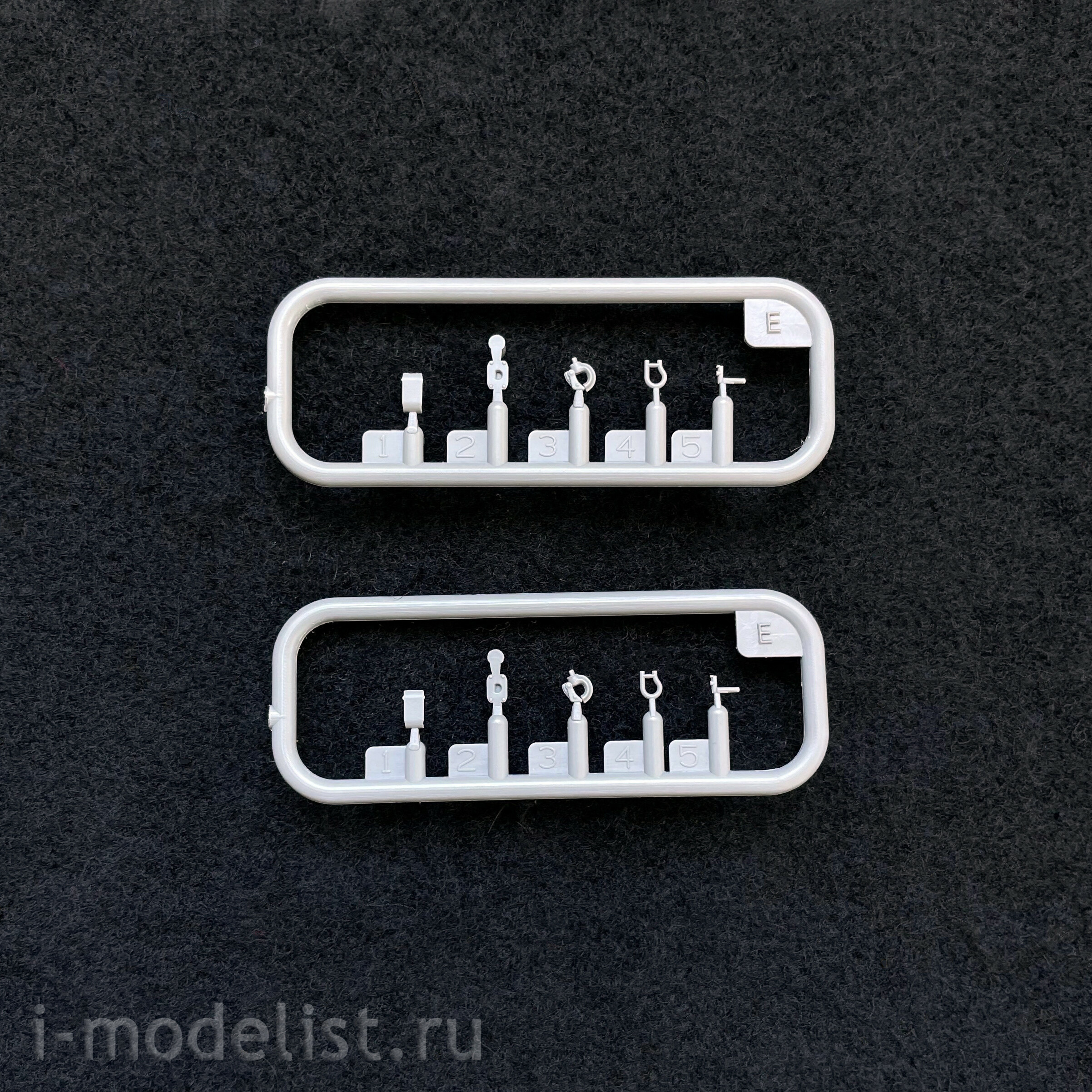 AK35012 AK Interactive 1/35 SUV Land Rover 88 Series IIA