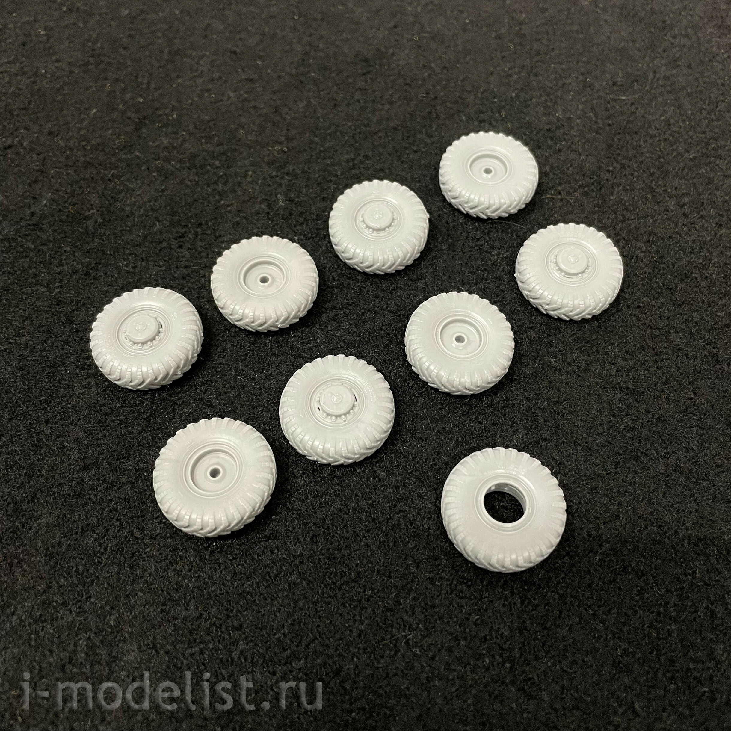 F72121N SG Modeling 1/72 Set of wheels for tractor 537 (I-170), early