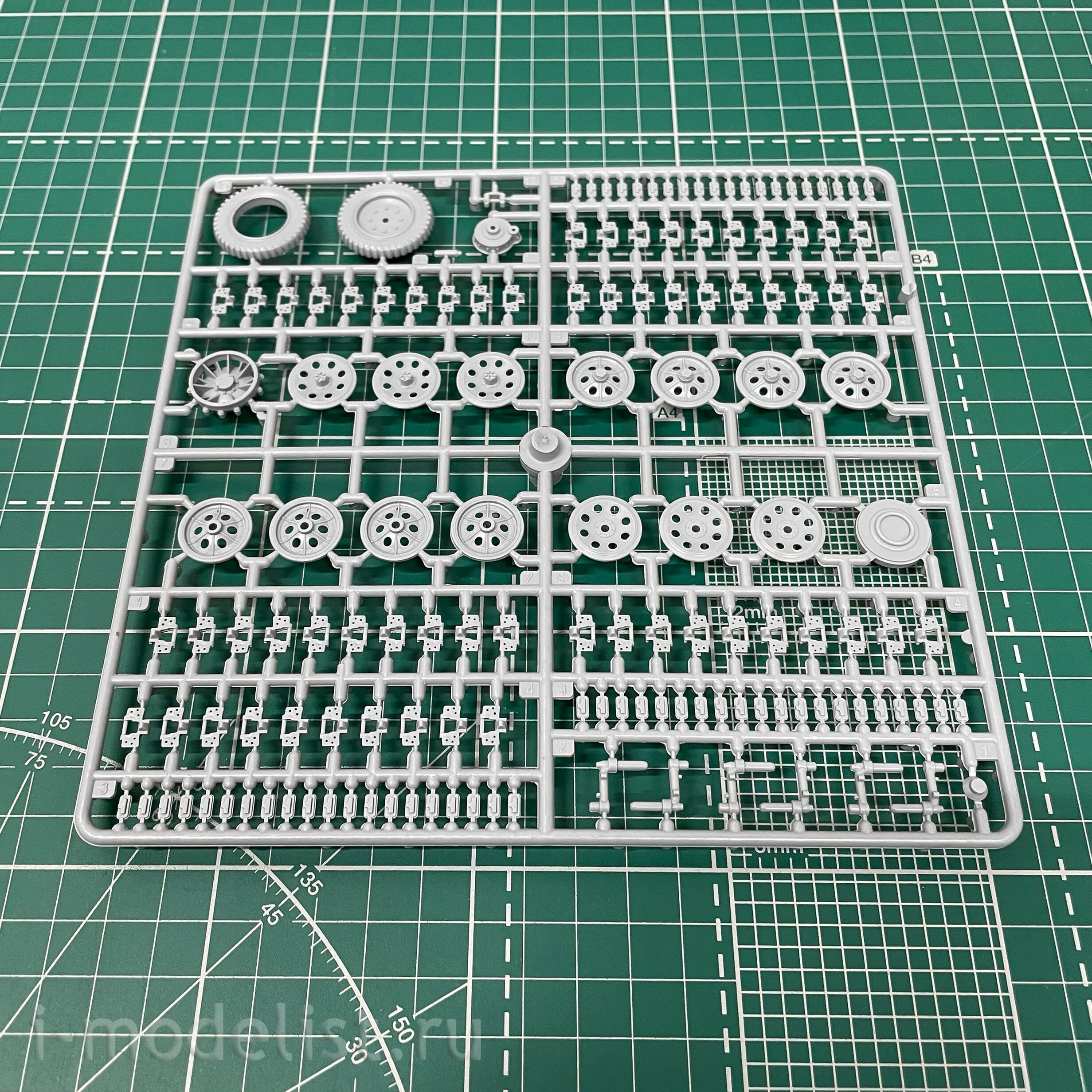1/35 Zvezda 3572 Hanomag Ausf. B
