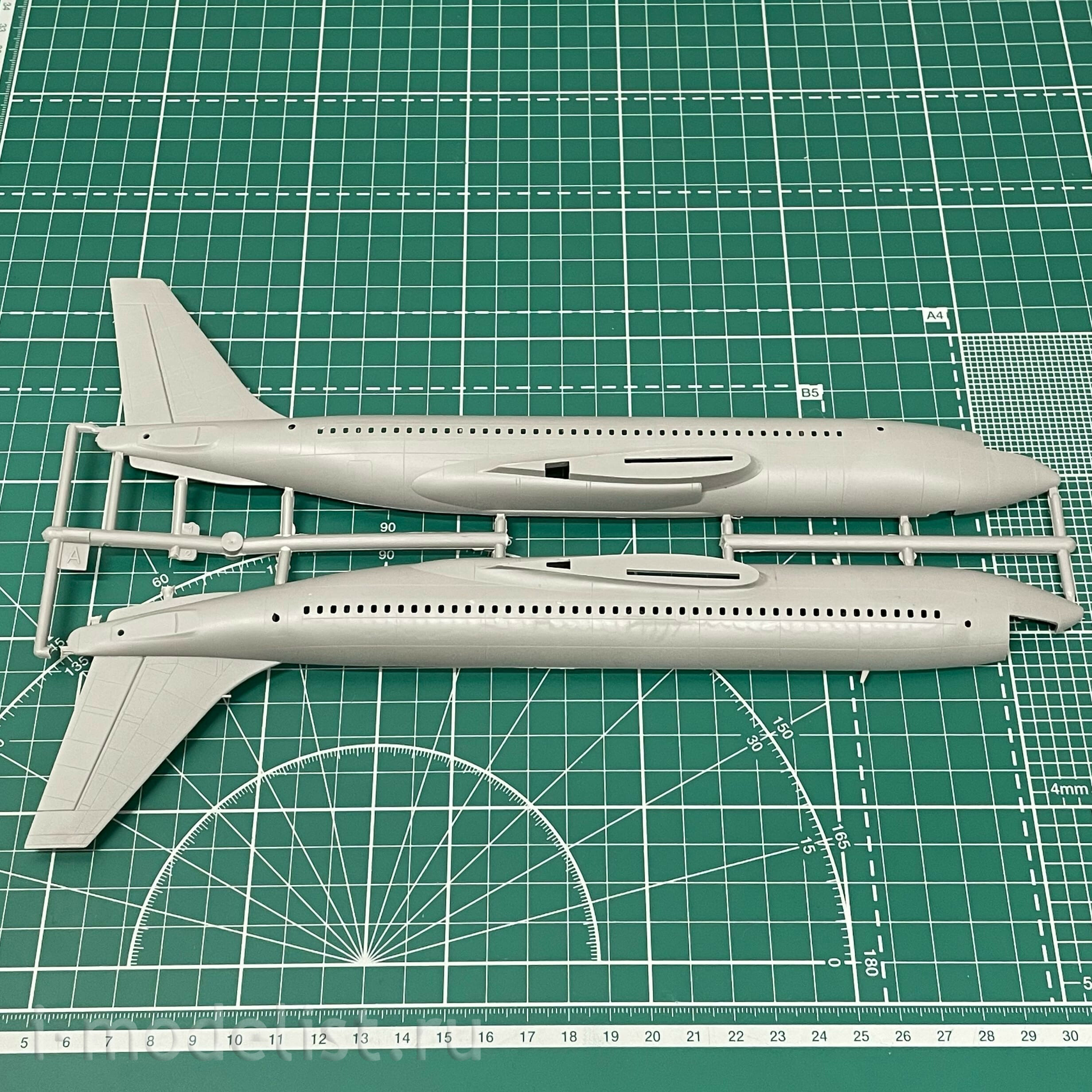 320 Roden 1/144 Passenger aircraft Boeing 720 United 