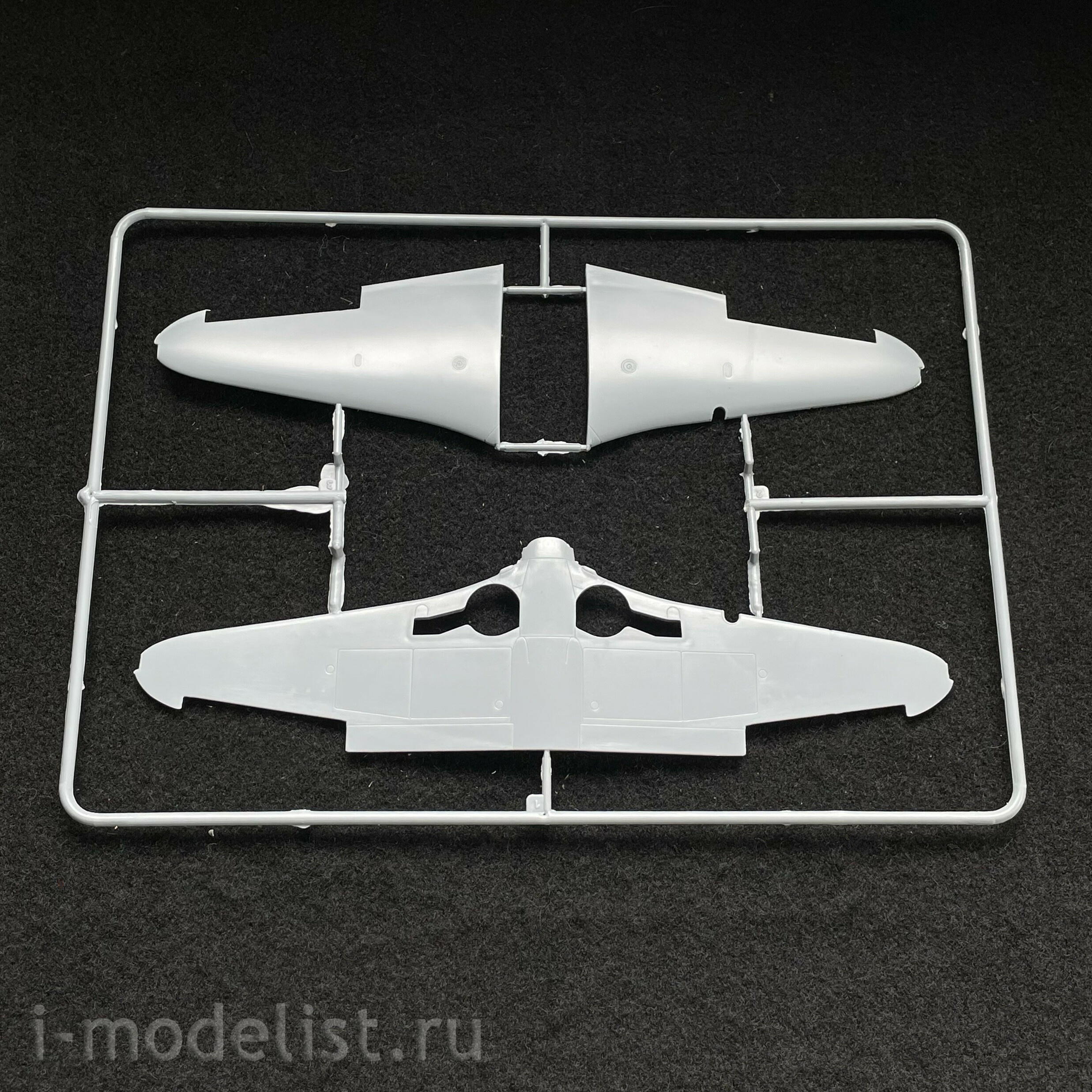 48043(f) ARK-models 1/48 Yakovlev-7B SOV fighter. pilot-ace A.Vorozheikin (with a figurine)