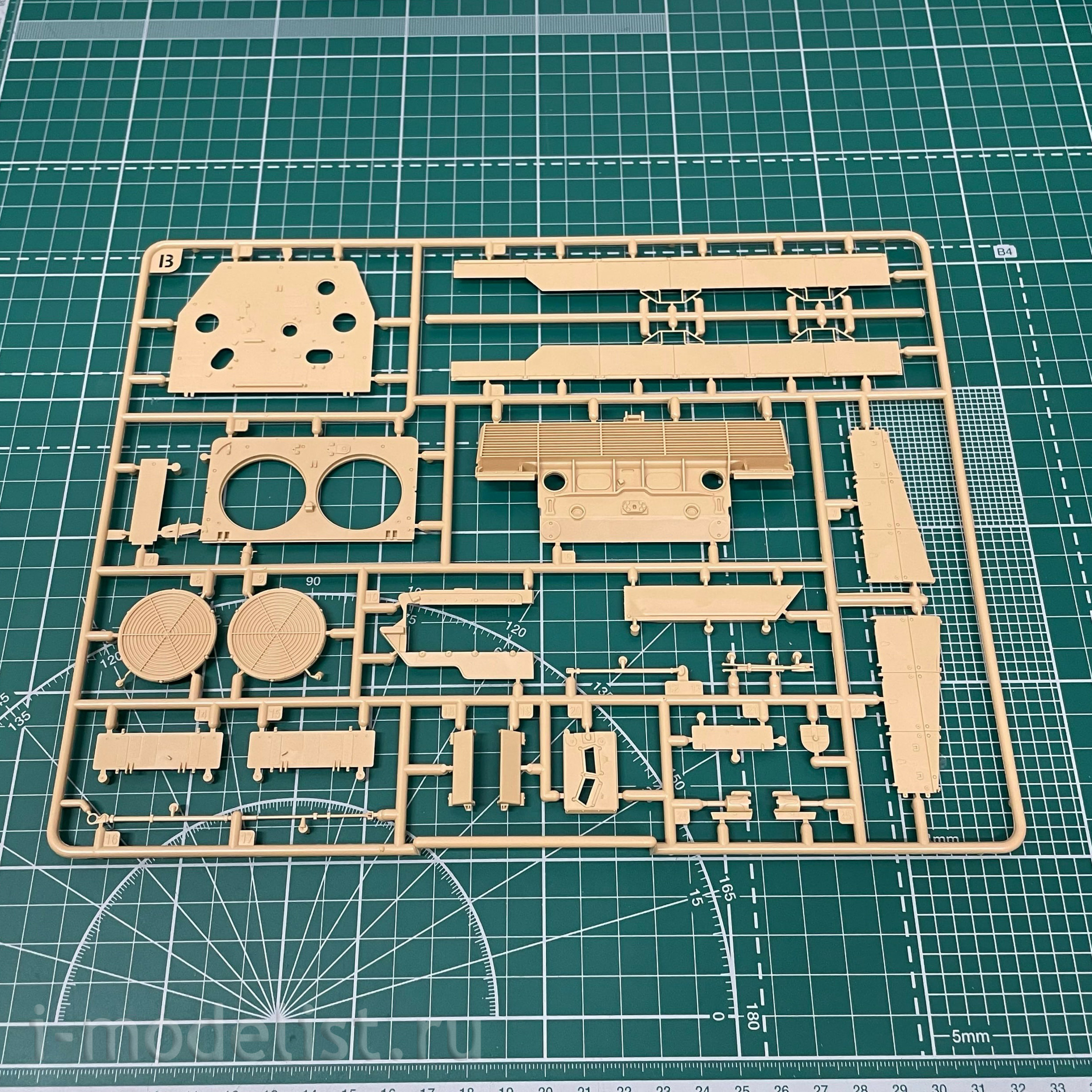 RM-5065 Rye Field Model 1/35 Leopard 2A6 Main Battle Tank with Working Tracks