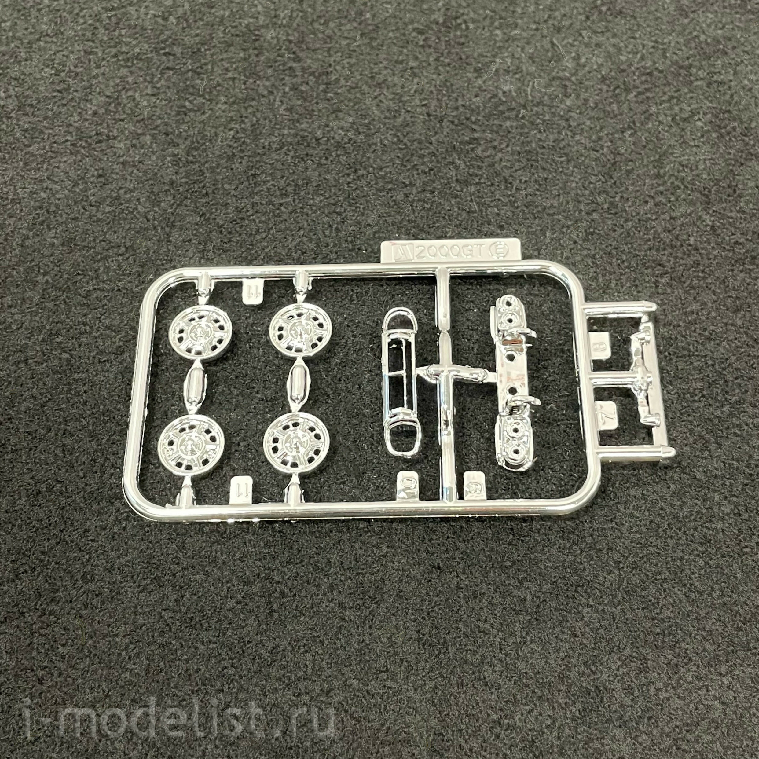 05627 Aoshima 1/32 Toyota 2000GT Car - Pegasus White