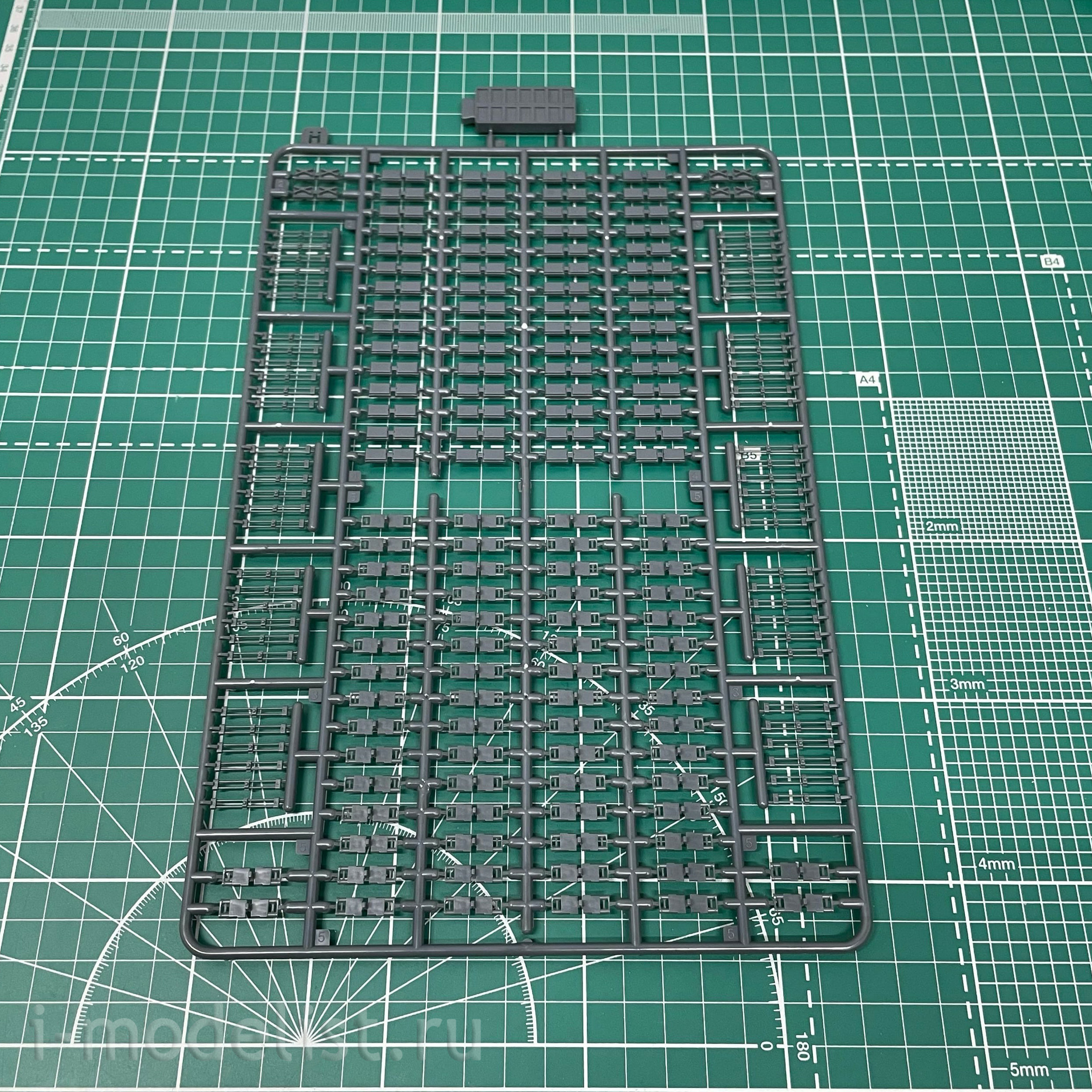 RM-5065 Rye Field Model 1/35 Leopard 2A6 Main Battle Tank with Working Tracks