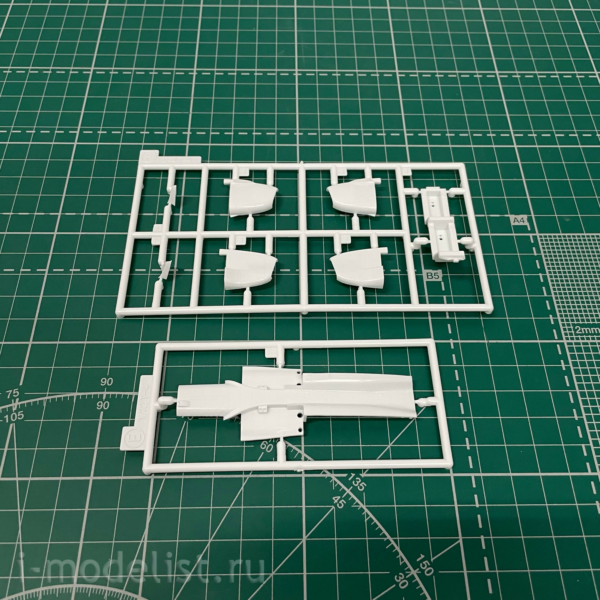 02142 Hasegawa 1/72 Kawasaki T-4 JASDF 60th Anniversary (2 models) Limited Edition