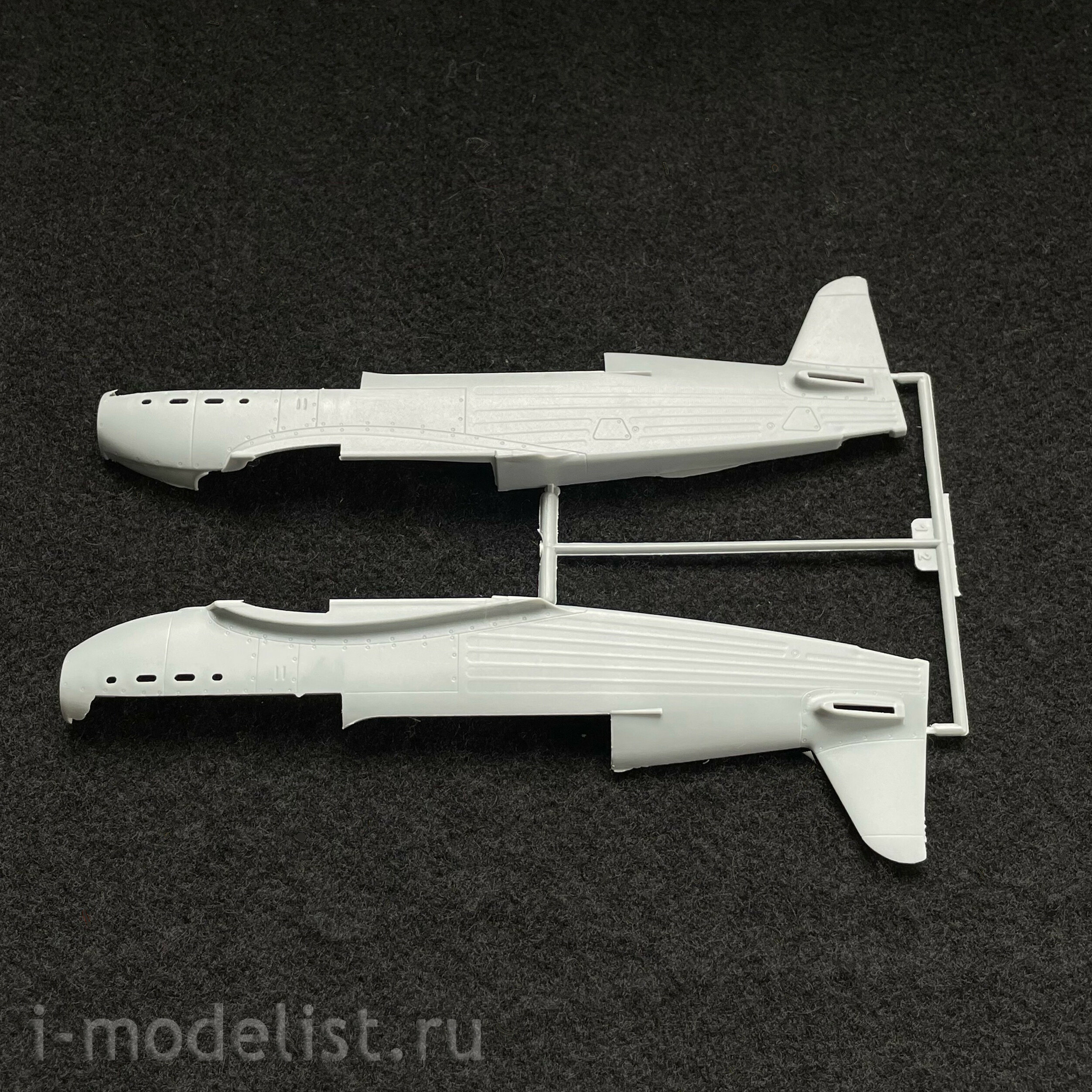 48043(f) ARK-models 1/48 Yakovlev-7B SOV fighter. pilot-ace A.Vorozheikin (with a figurine)