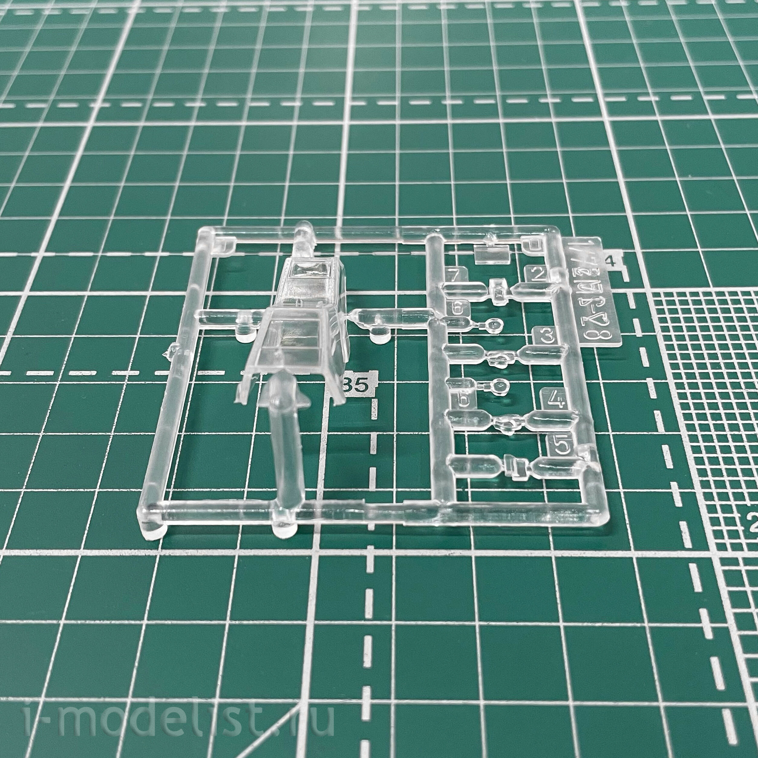7246 Zvezda 1/72 Russian attack helicopter 