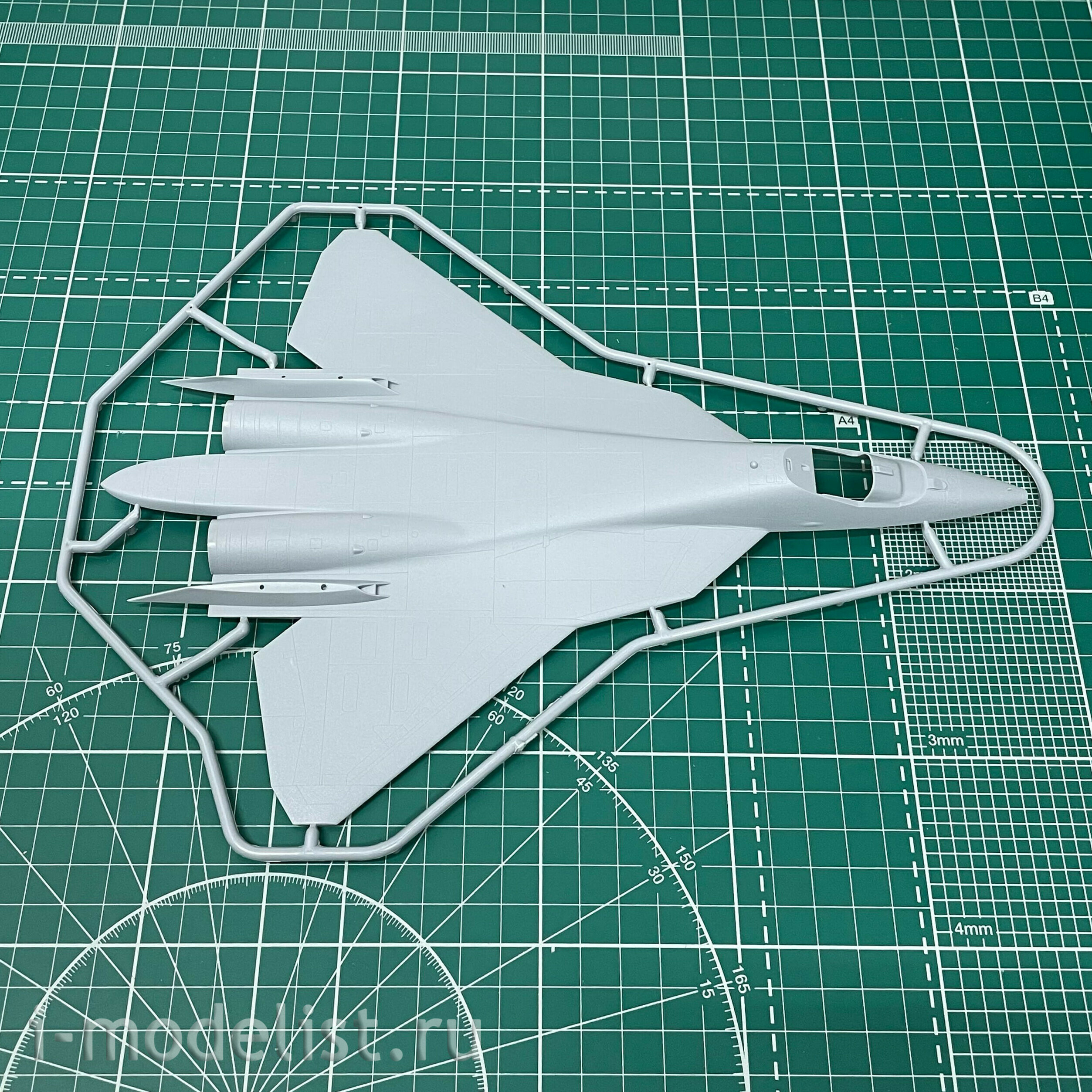 7275П Zvezda 1/72 Подарочный набор: Российский истребитель пятого поколения Су-50 (Т-50)