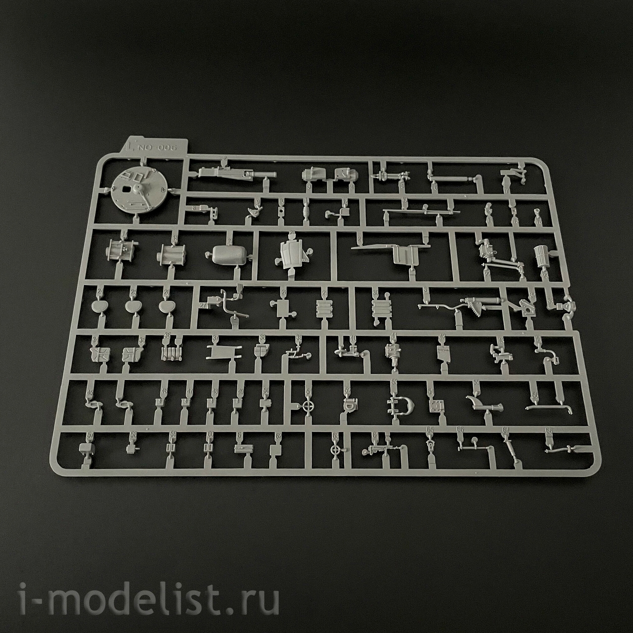 004 UZvezda 1/48 Early production Tiger I tank with full interior 
