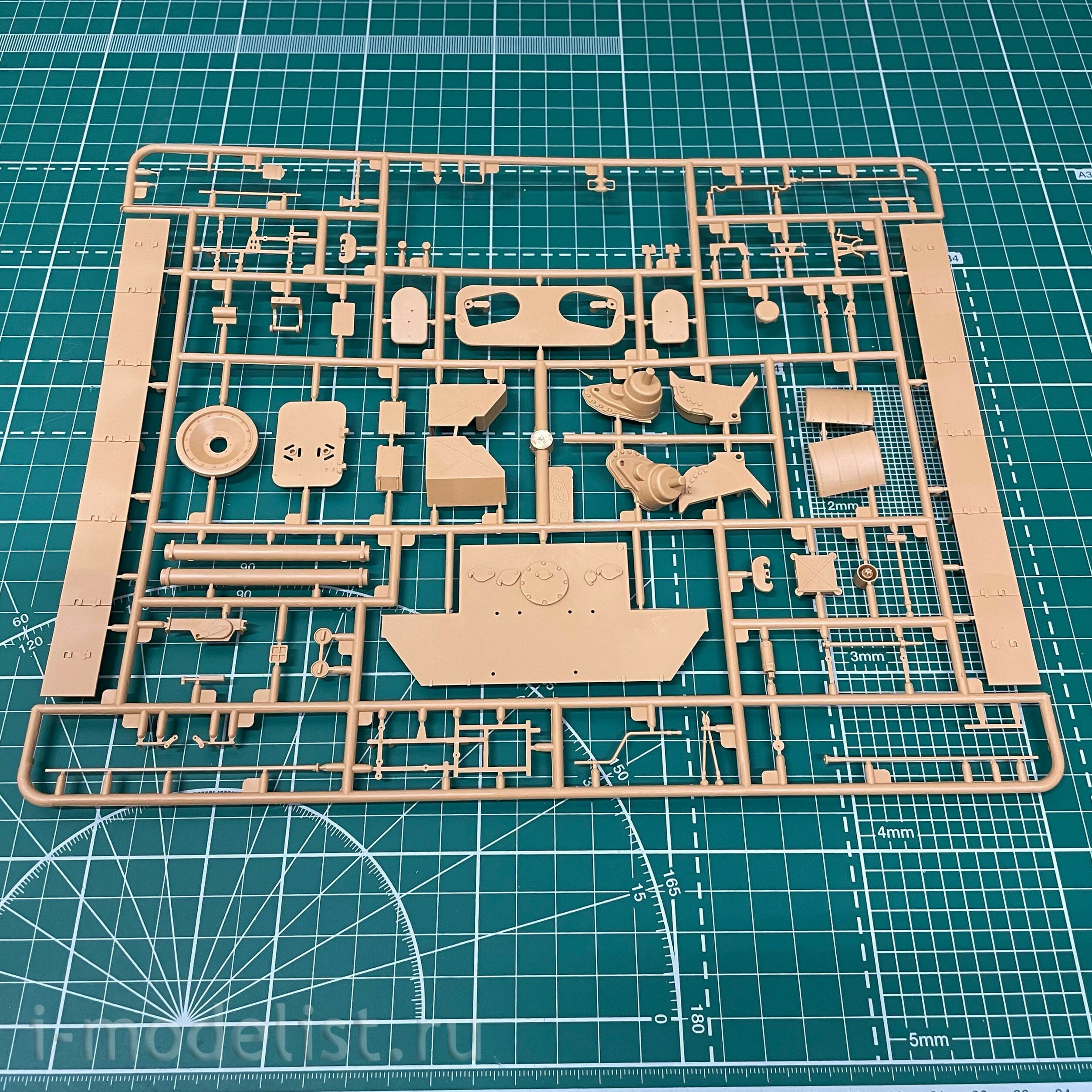 303550 Modeler 1/35 German Panther D Tank