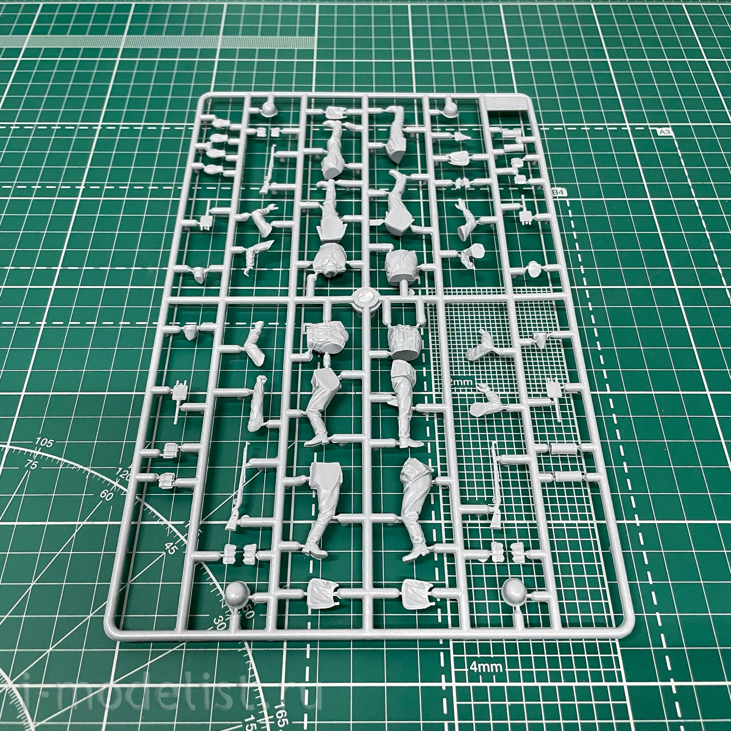 3583 Zvezda 1/35 German 120 - mm mortar with battery box