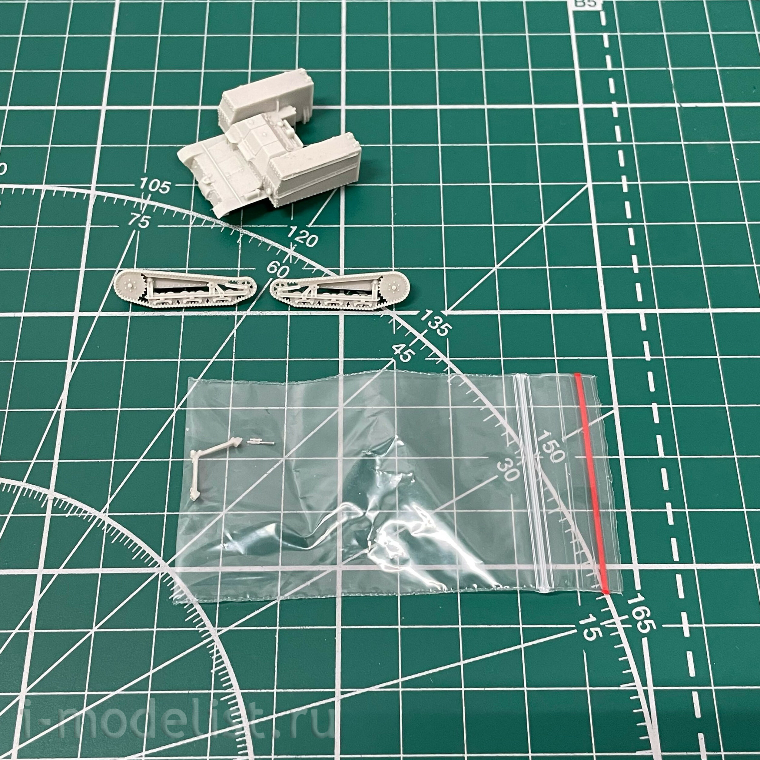 100146 Zebrano 1/100 Soviet Ammunition Carrier ZR