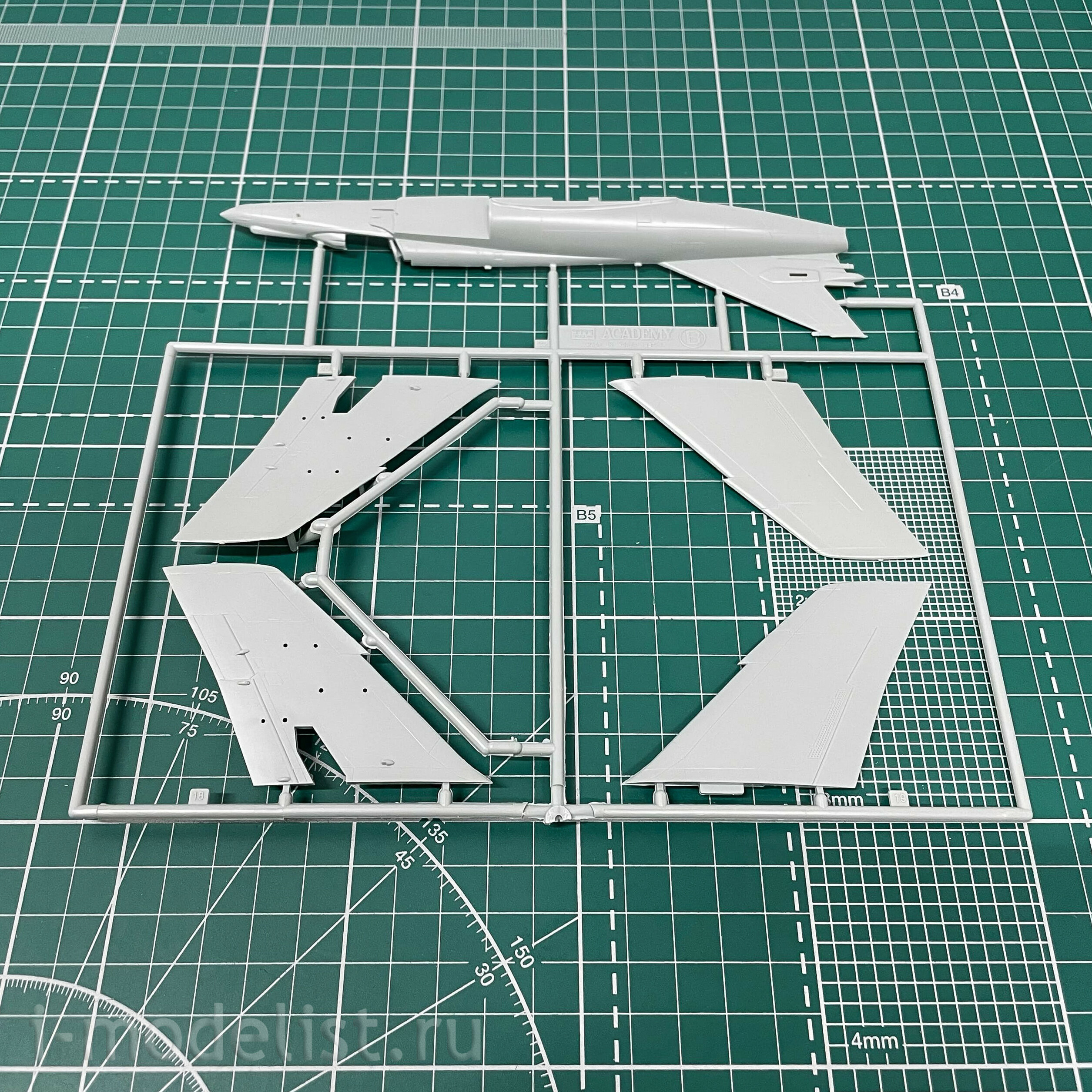207215 Modelist 1/72 aircraft carrier-based 