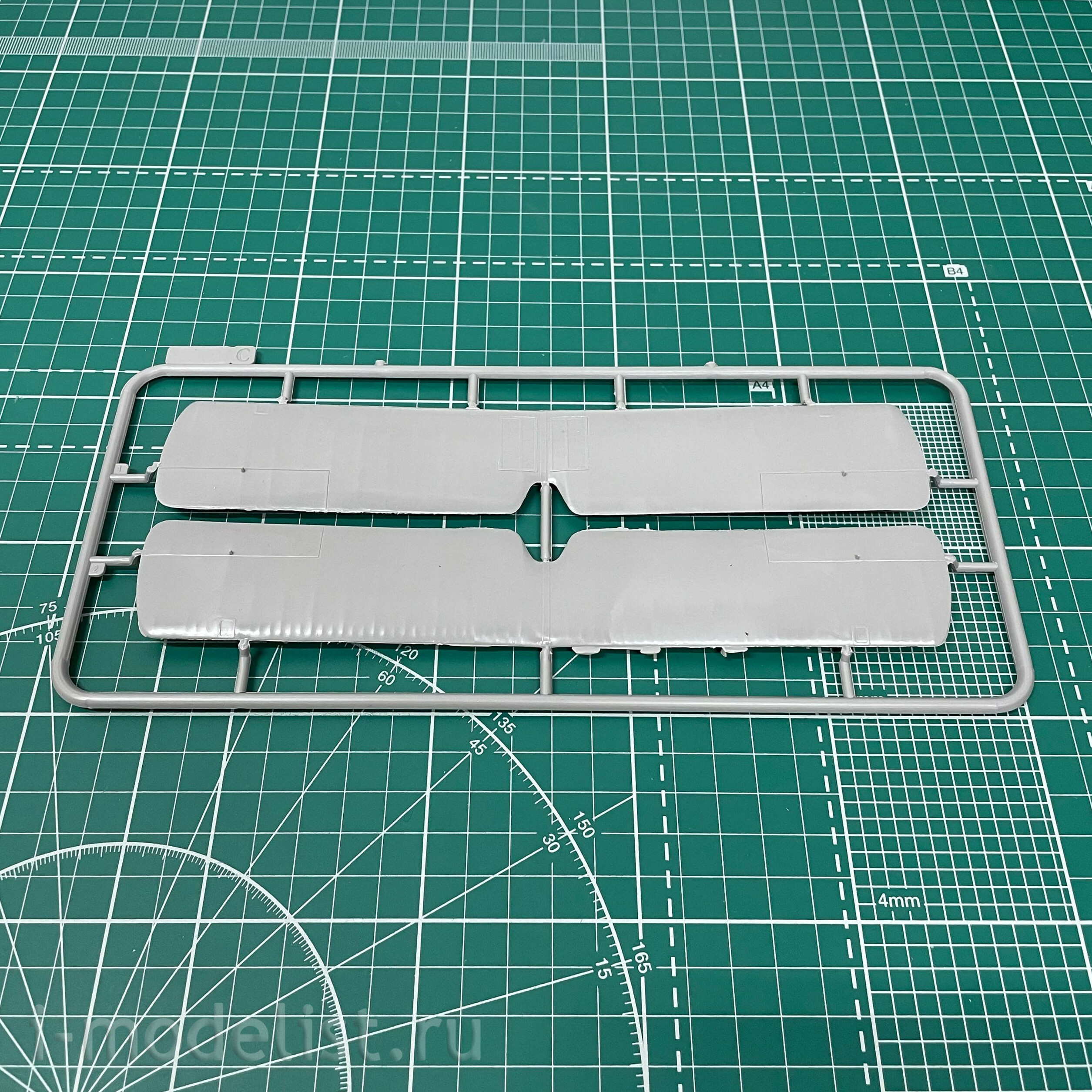 402 Roden 1/48 Plane Sopwith 1 1/2 STRUTER