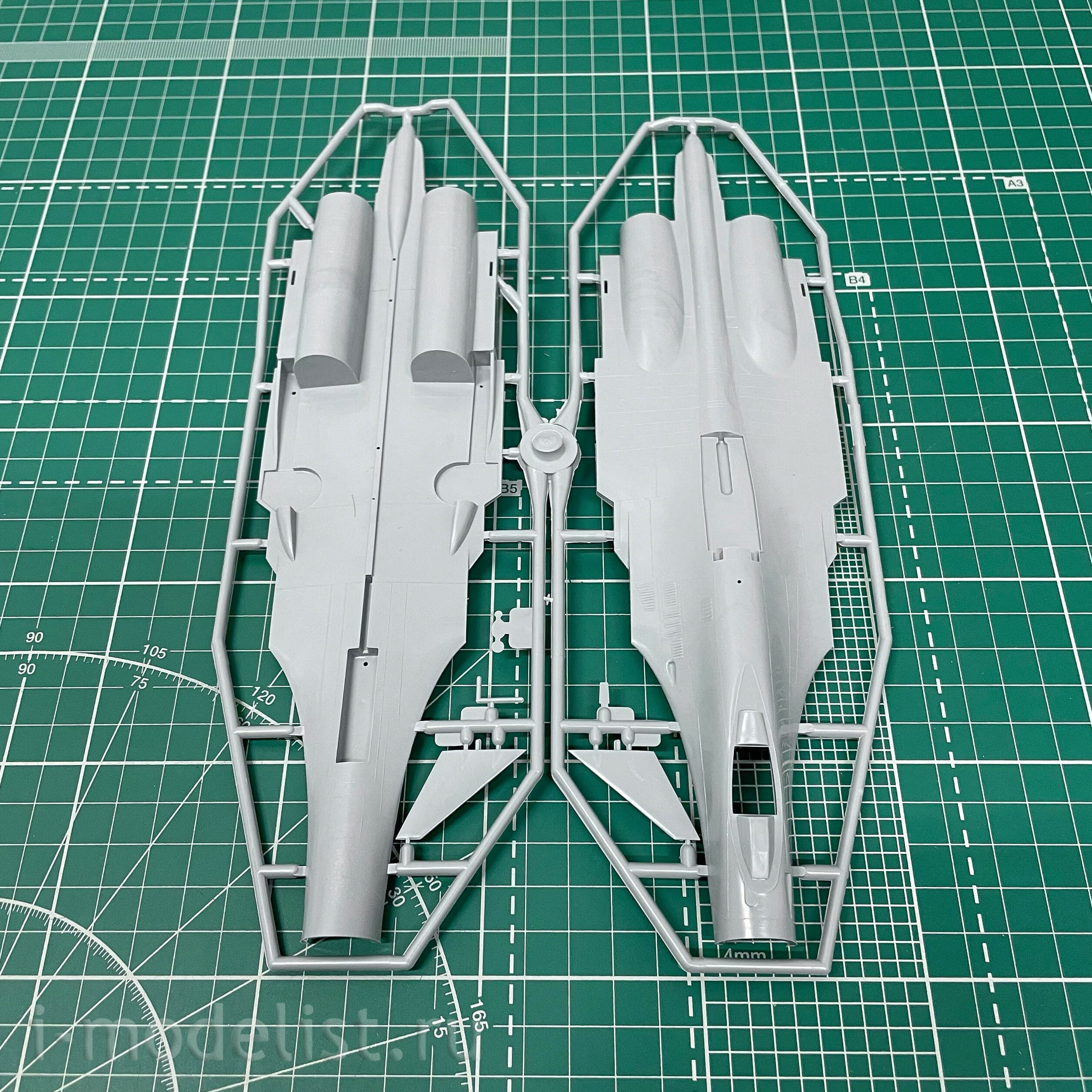 7240 Zvezda 1/72 Su-35 Air Superiority Fighter