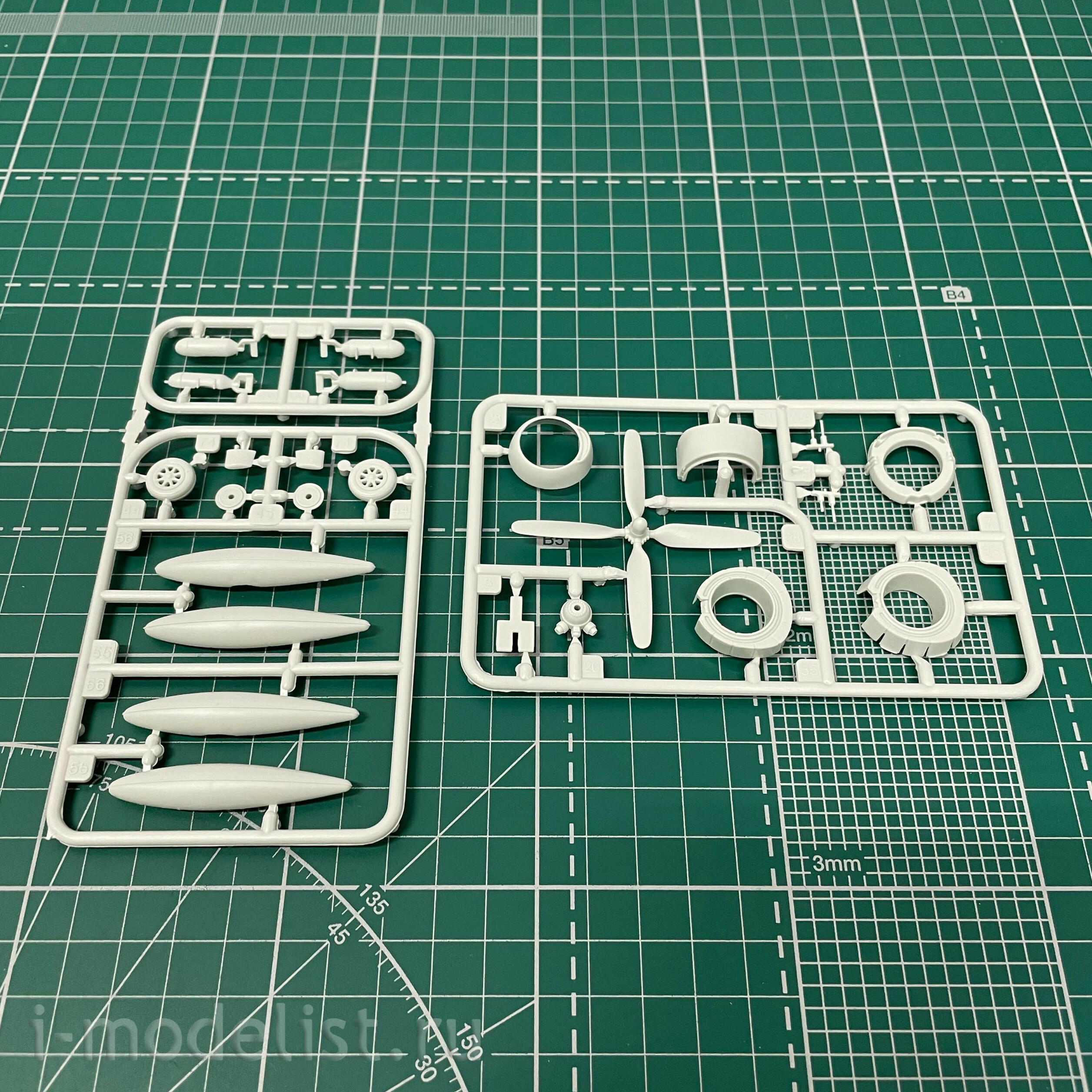 03955 Revell 1/72 F4U-4 Corsair
