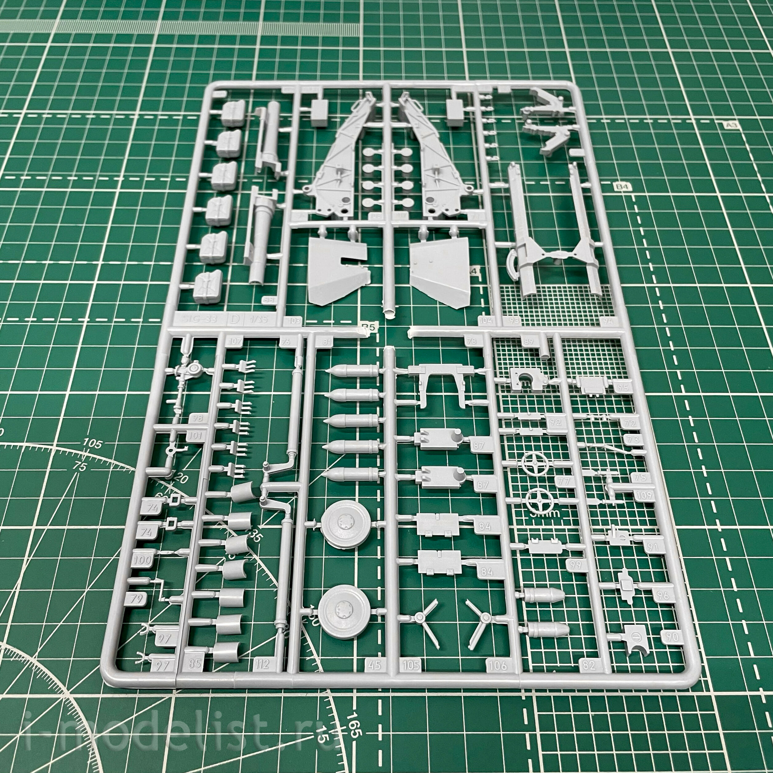303521 Model 1/35 German self-propelled gun Sturmpanzer II bison