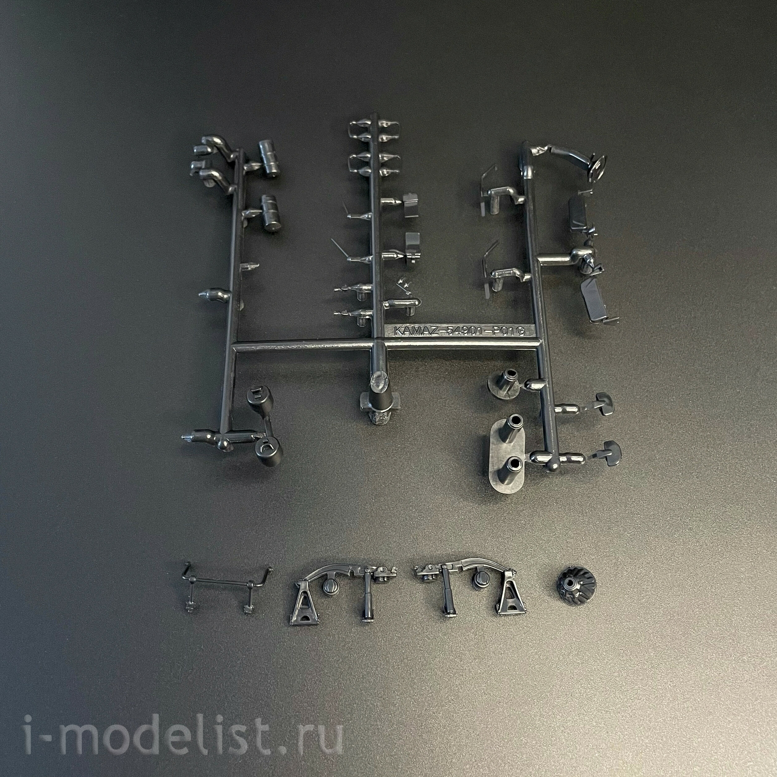 1513AVD AVD Models 1/43 Седельный тягач KAMAZ-54901