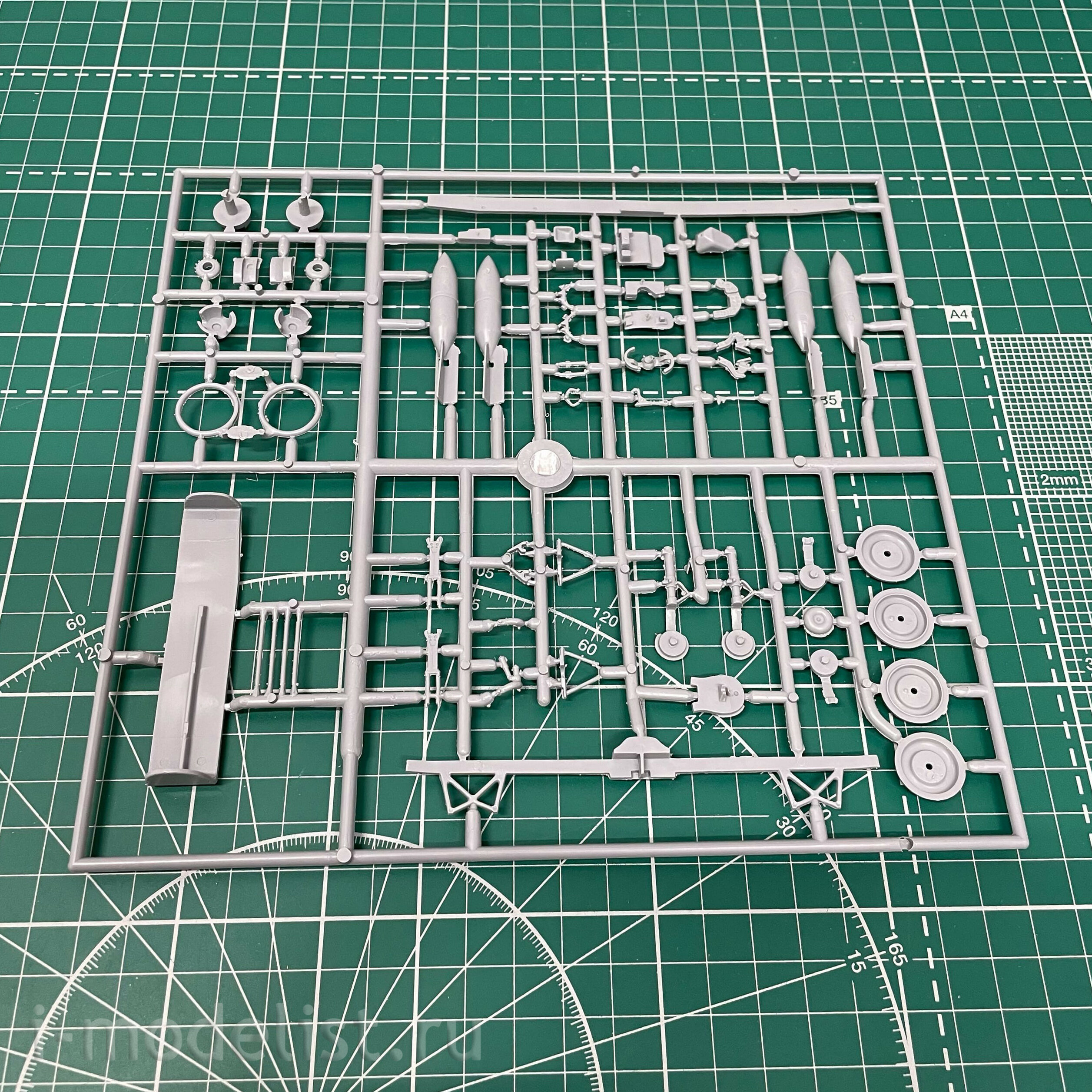 207245 Modeler 1/72 Soviet front-line bomber design Tupolev type 2, USSR 1942.