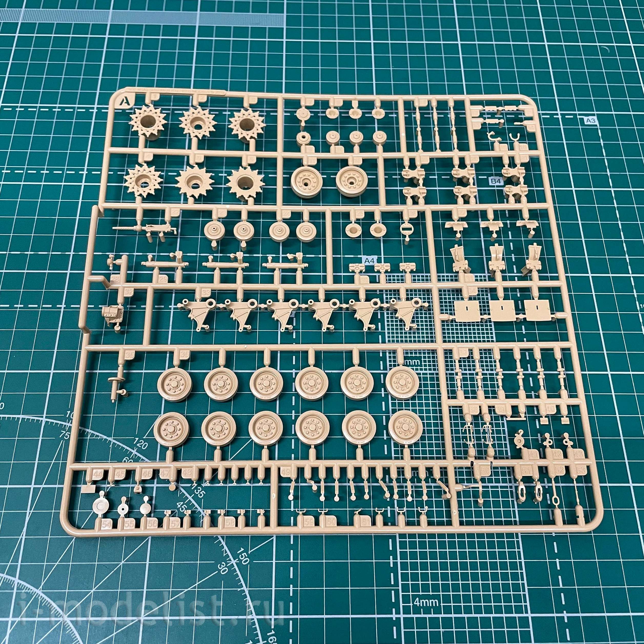 RM-5049 Rye Field Model 1/35 Tank M4A3 76W HVSS Sherman Korean War