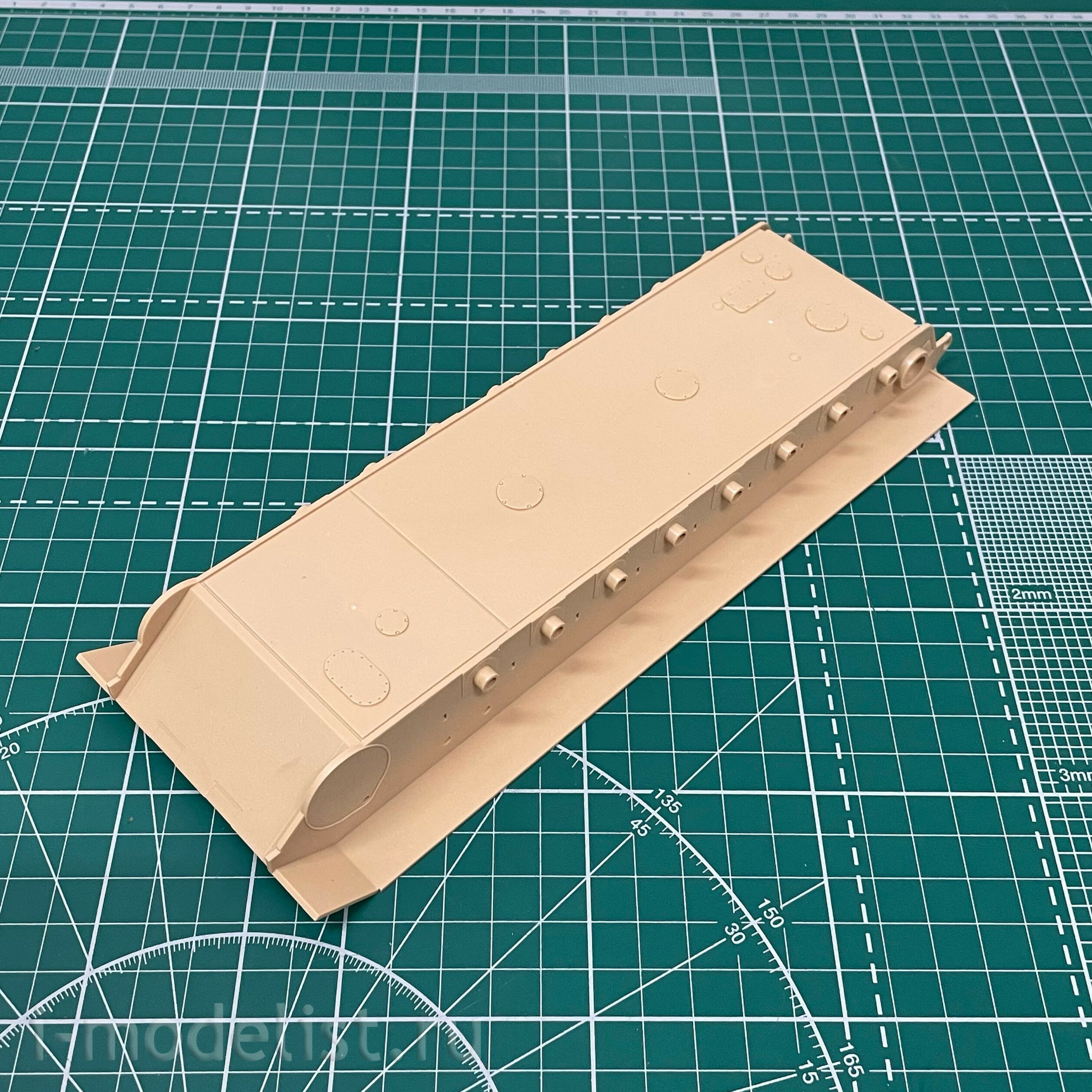 35A015 Amusing Hobby 1/35 E-100 German Super Heavy Tank