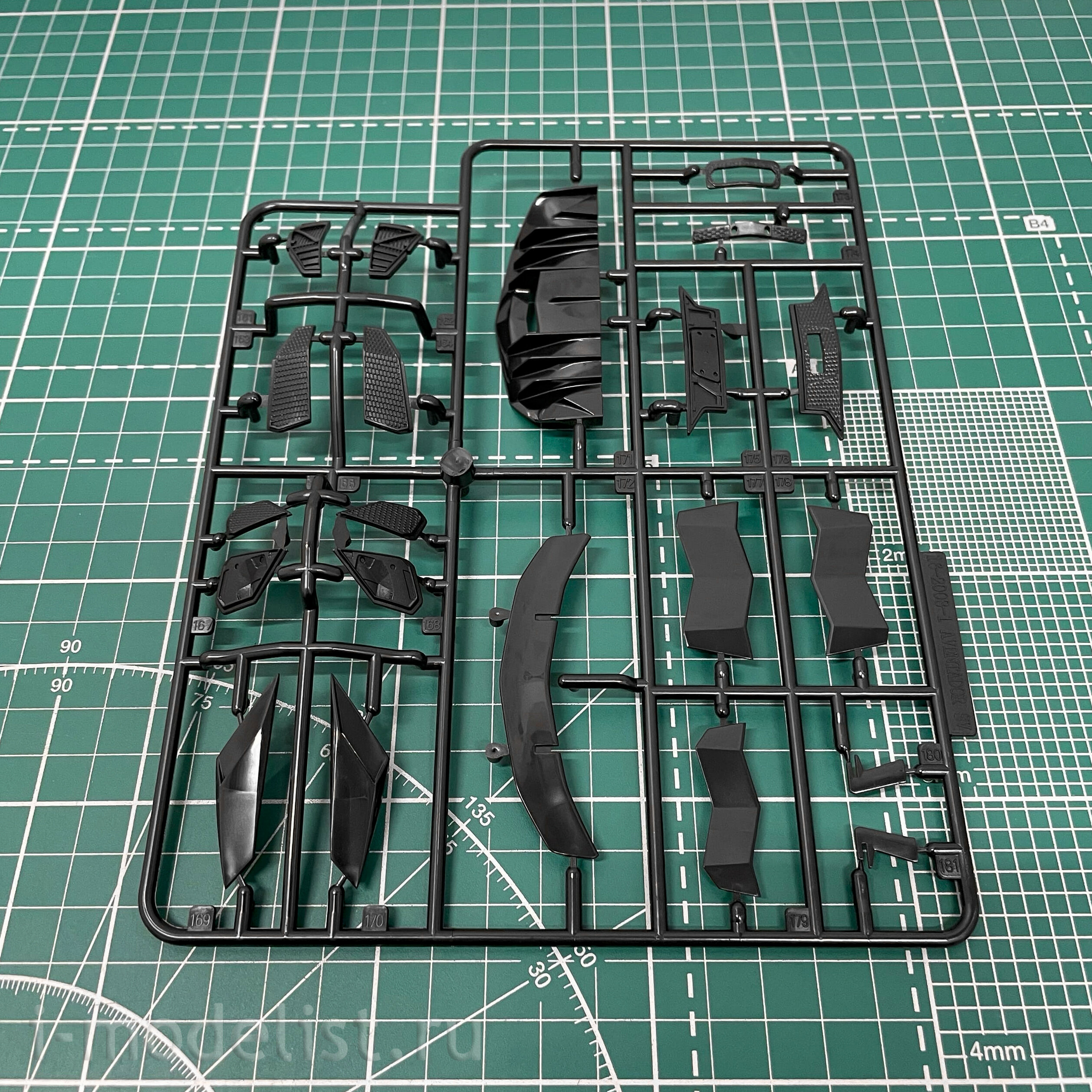 06120 Aoshima 1/24 '15 Lamborghini Aventador SV