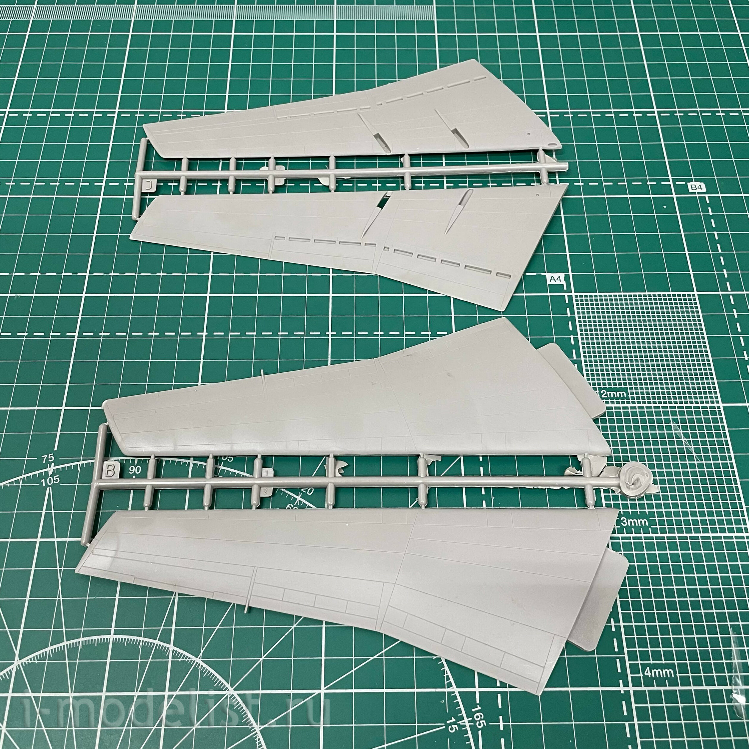 325 Roden 1/144 C-141B Zvezdalifter Aircraft