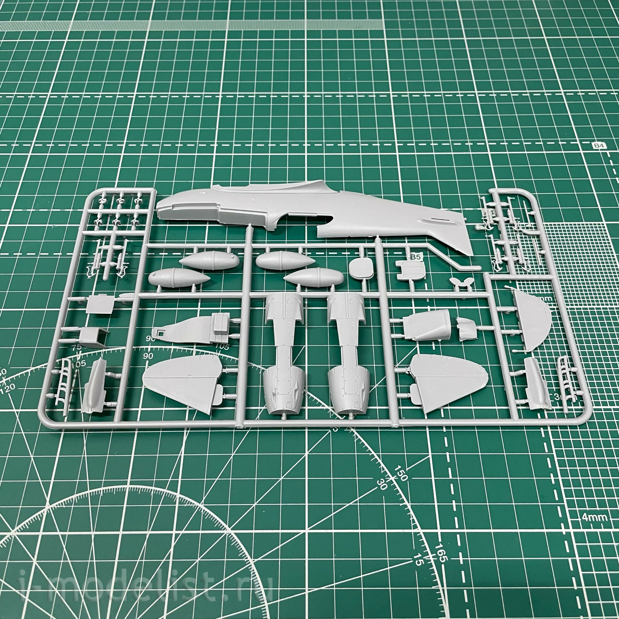 204812 Modeler 1/48 Soviet fighter LaGG-3 Hero of the Soviet Union L. Galchenko