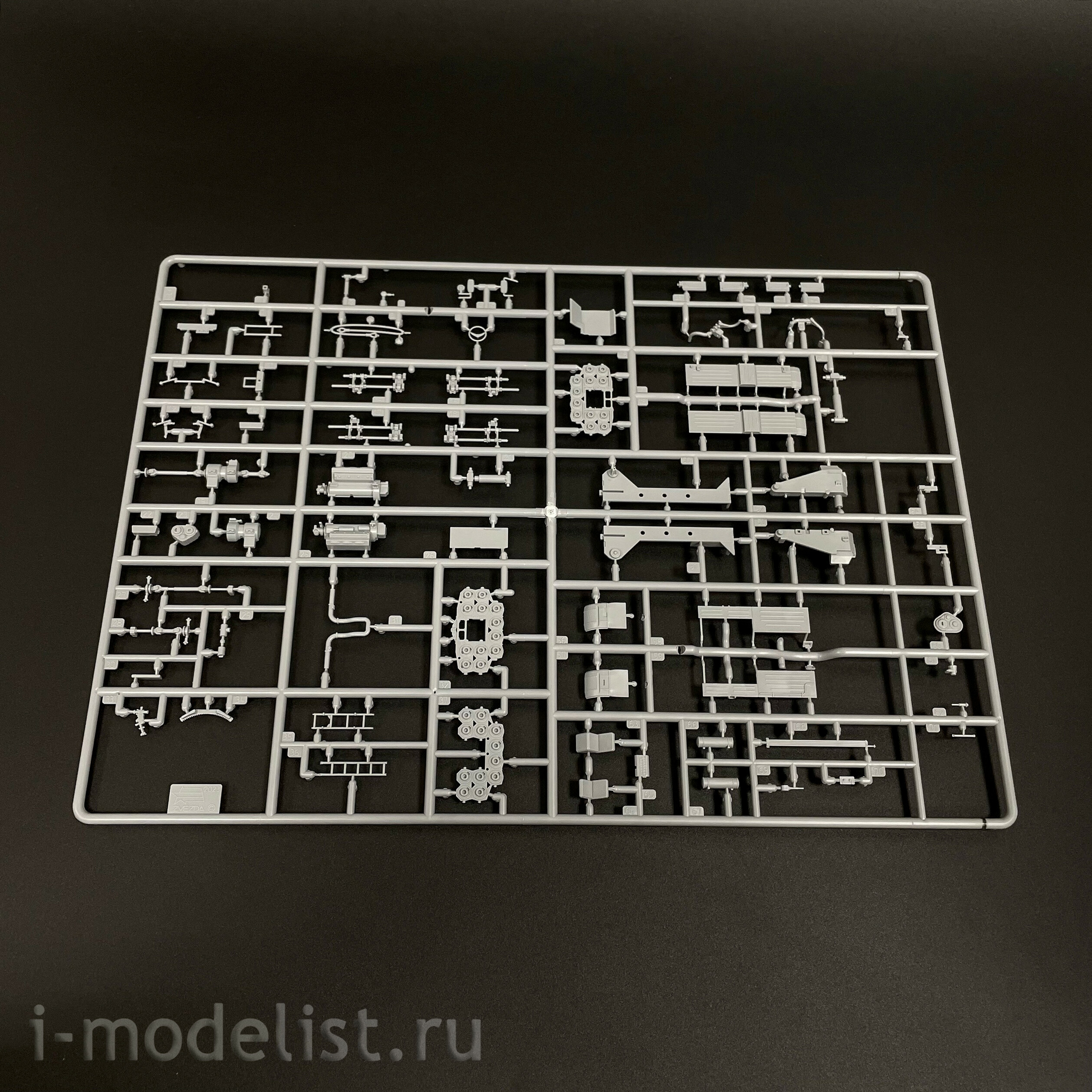 5072 Zvezda 1/72 Российская реактивная система залпового огня «Смерч»