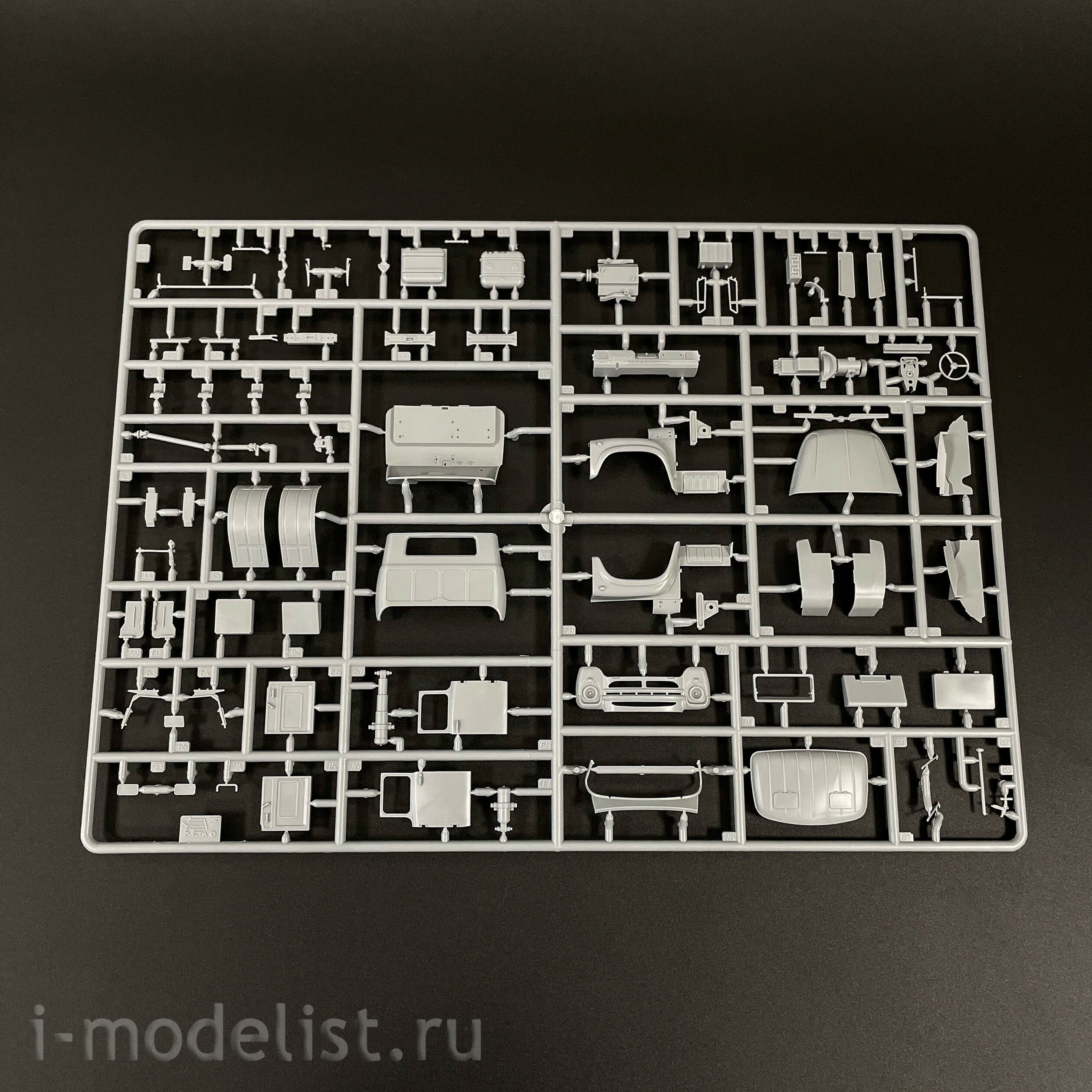 43004 Zvezda 1/43 Dump truck MMZ-555 on ZIL-130