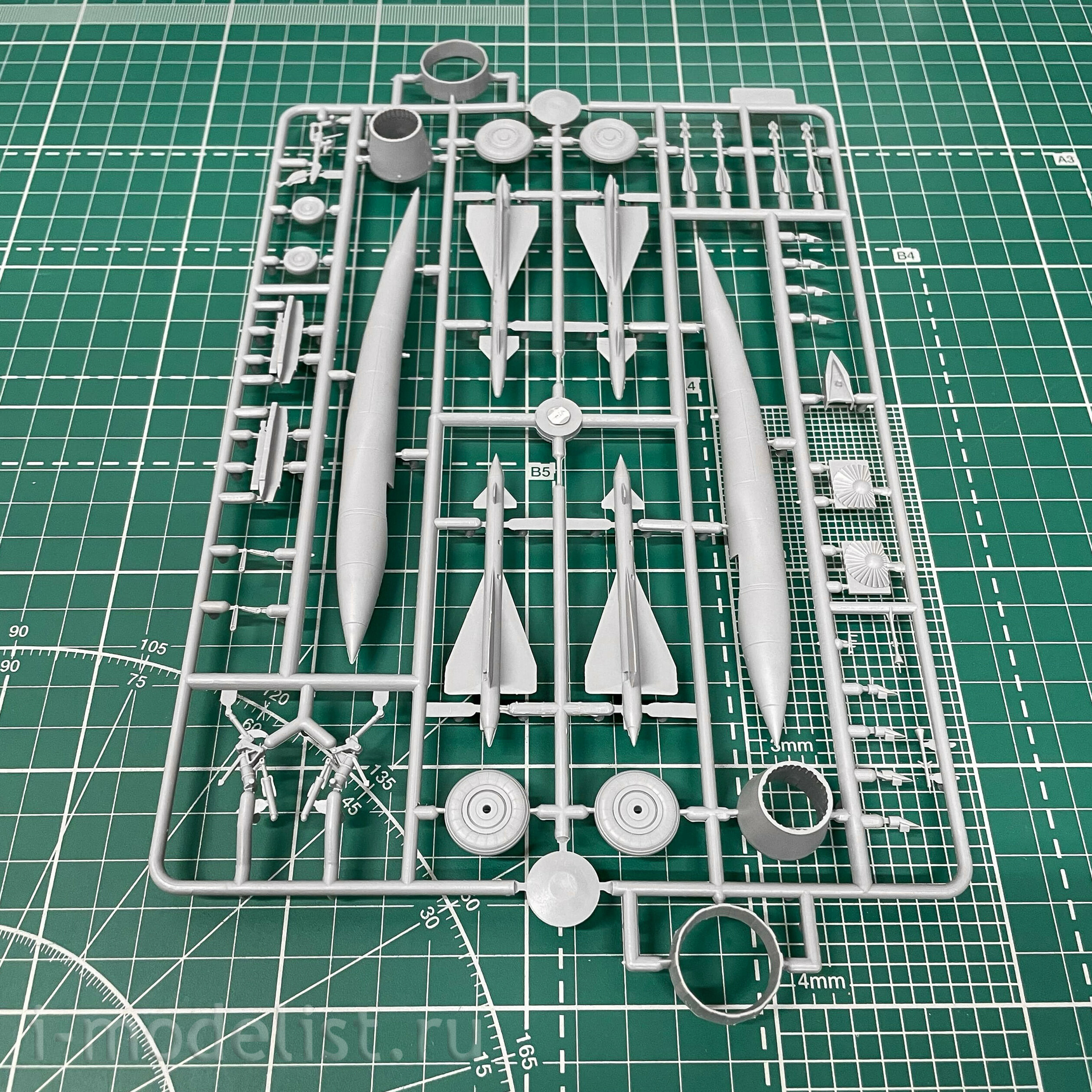 207244 Modeler 1/72 Soviet supersonic fighter OKB Mikoyan and Gurevich-25PD