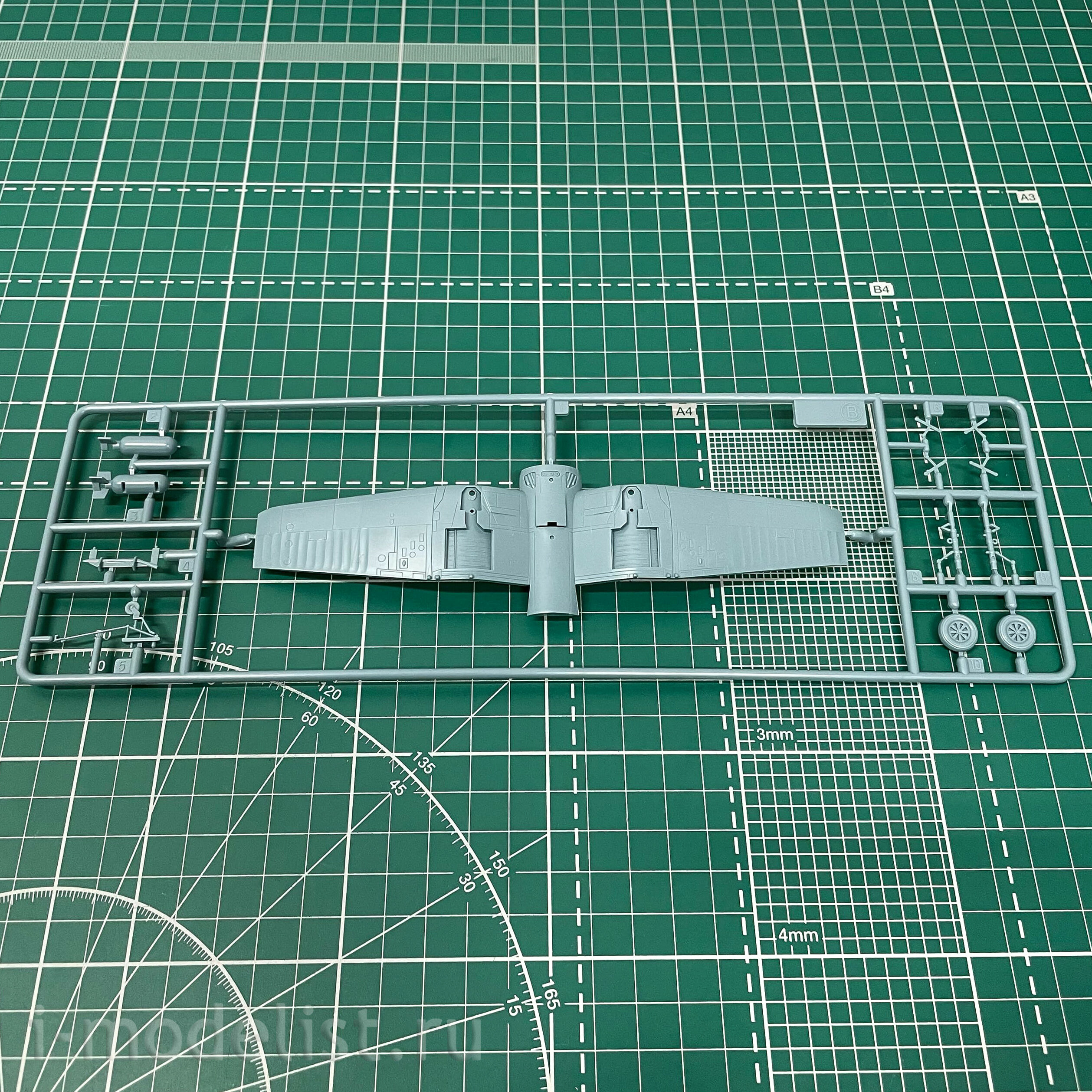 207265 Modeler 1/72 Deck fighter F-4U-1 