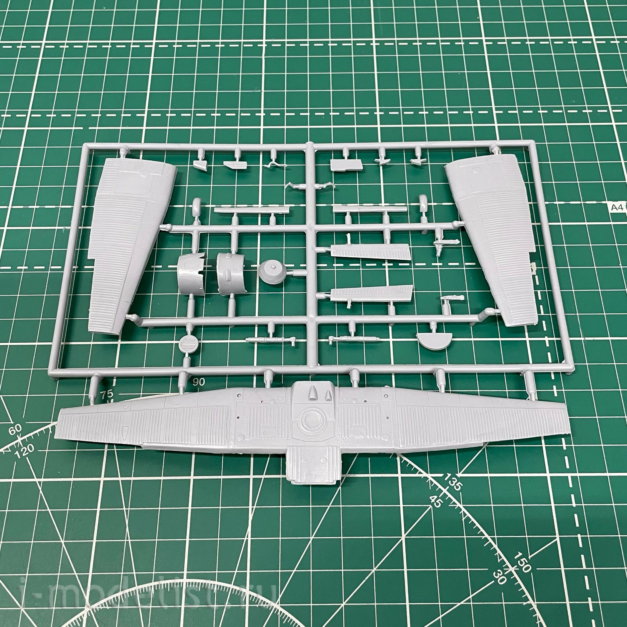 KPM0120 Kovozavody Prostejov 1/72 z-37 bumblebee Aircraft