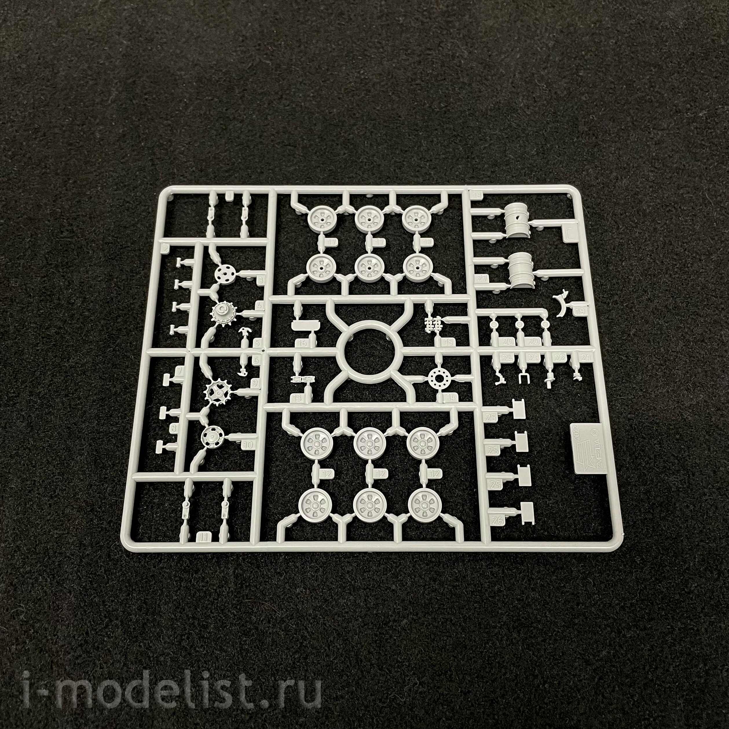 5071 Zvezda 1/72 Russian T-72BZ Main Battle Tank
