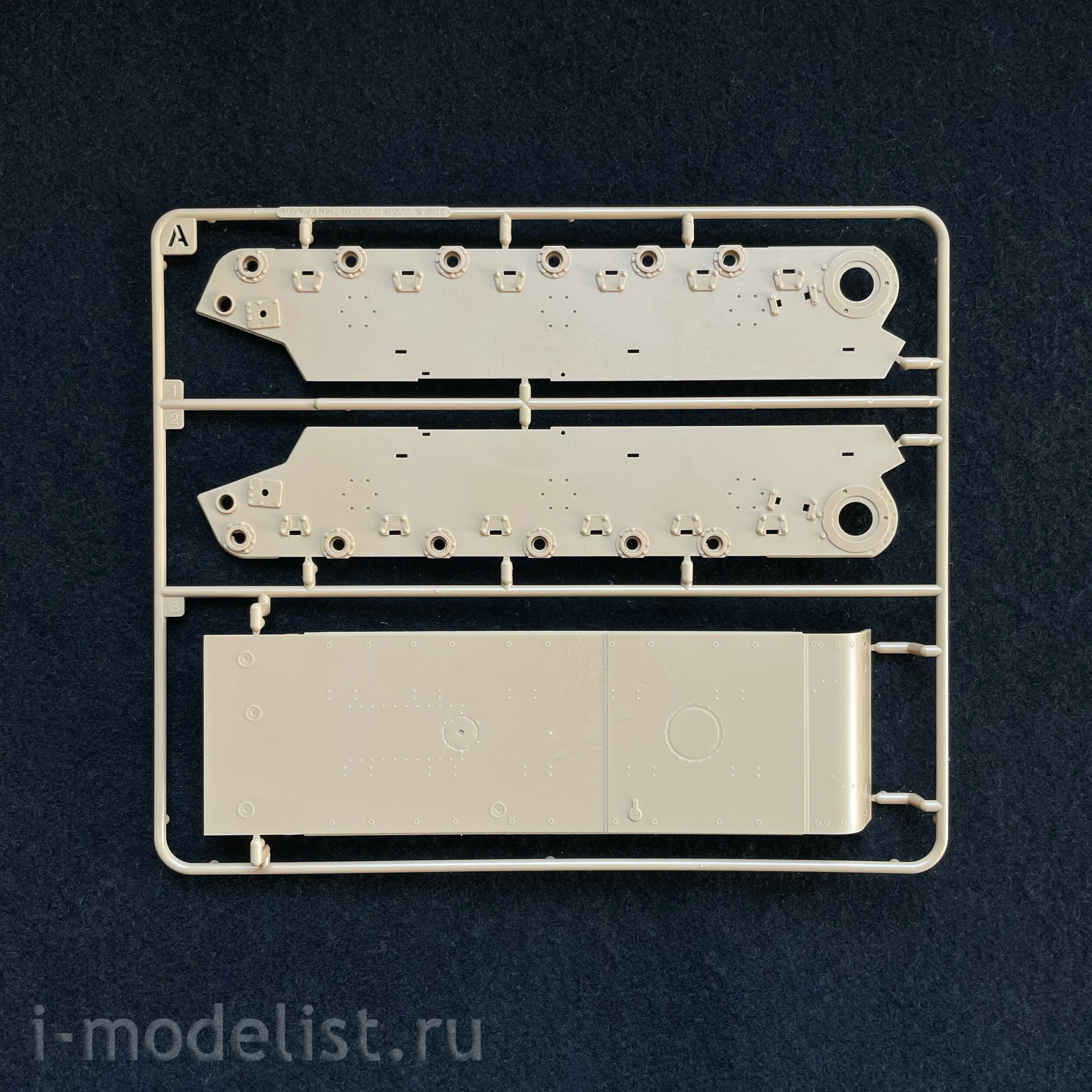 RM-5041 Rye Field Model 1/35 Soviet KV-1 tank with a simplified turret, issue 1942