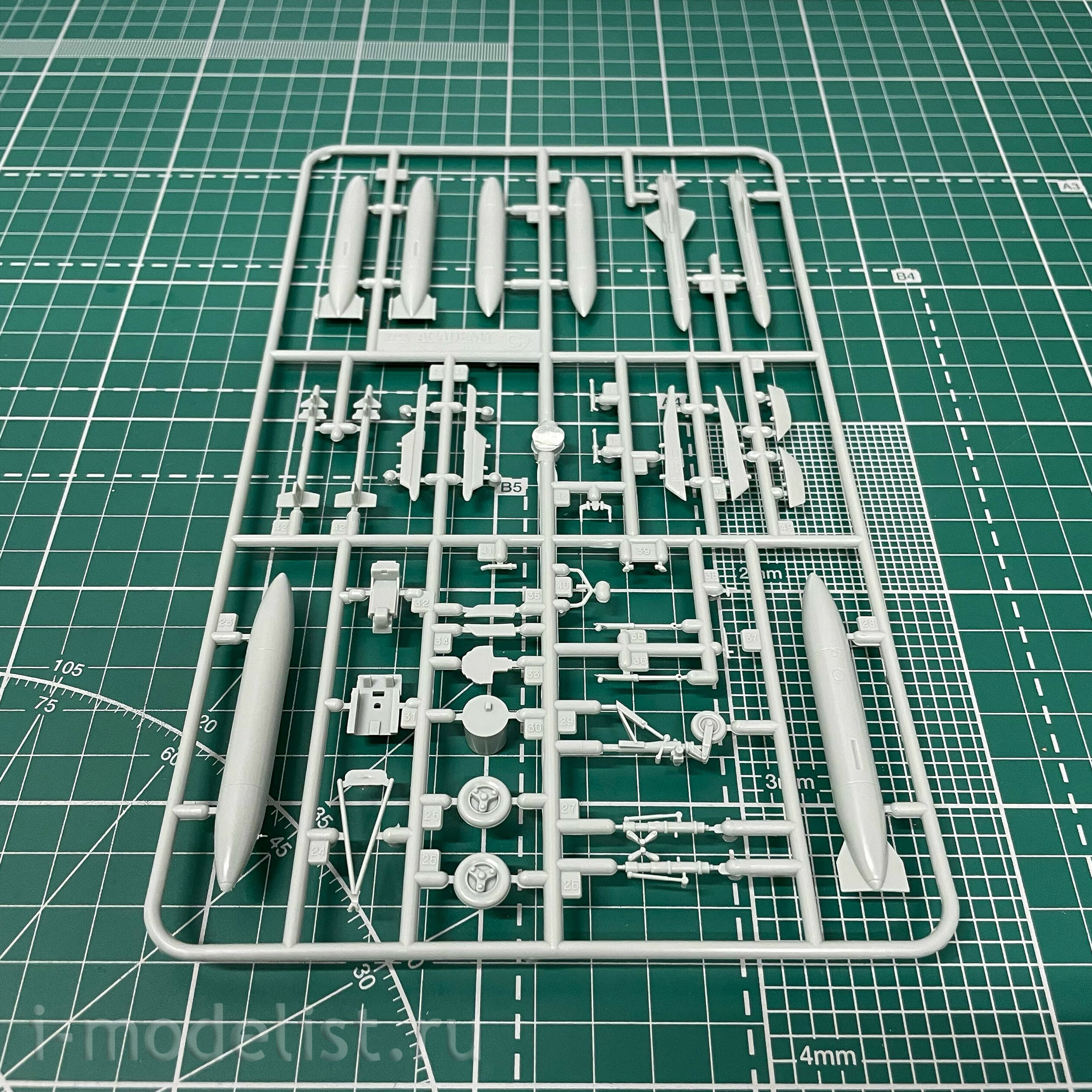 207215 Modelist 1/72 aircraft carrier-based 