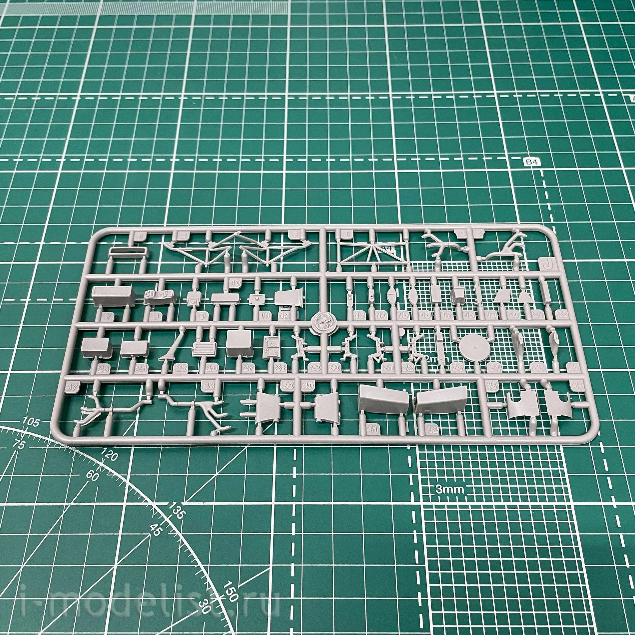 628 Roden 1/32 Aircraft Reims FTB337G LYNX 