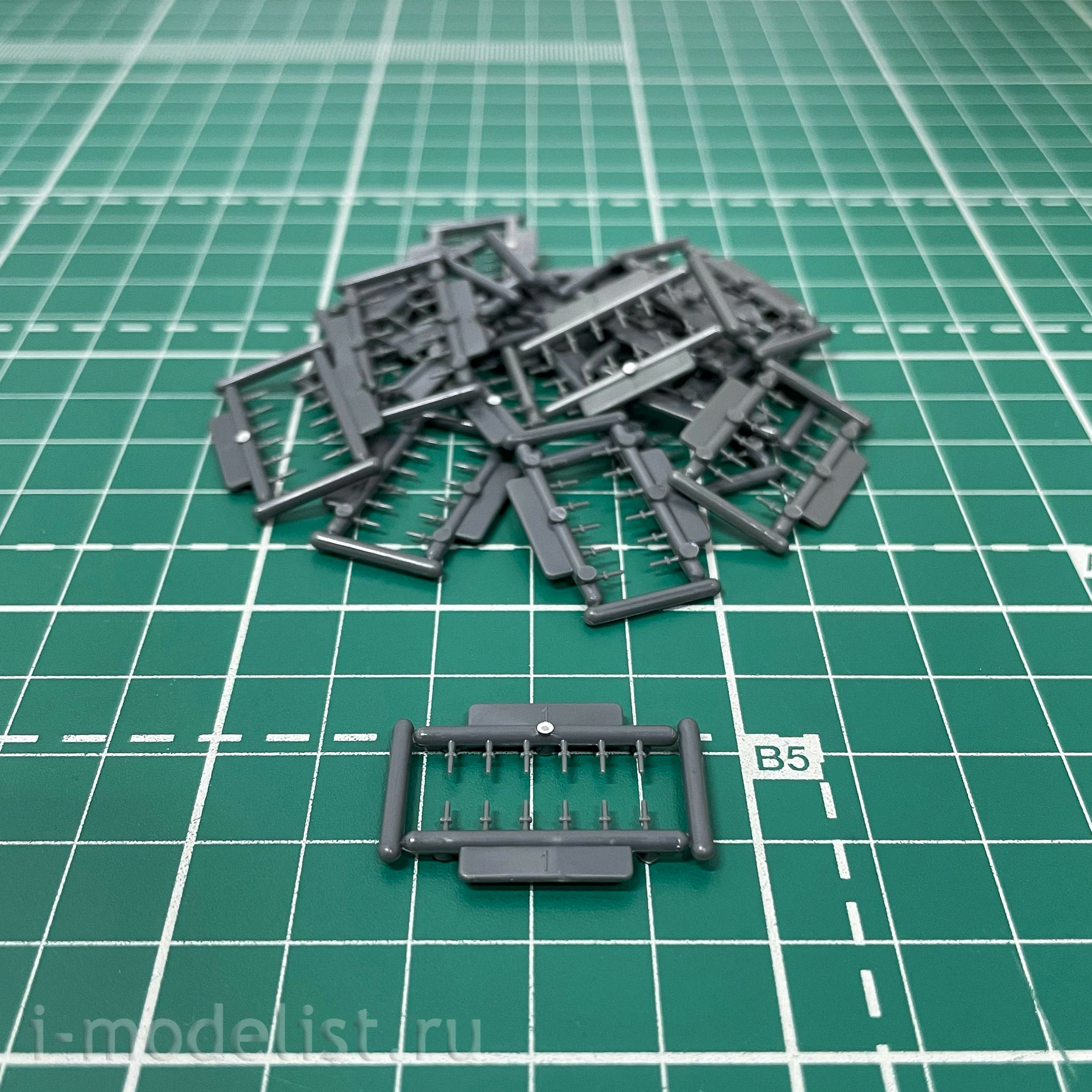 RM-5069 Rye Field Model 1/35 StuG. III Ausf. G Early Production with working tracks