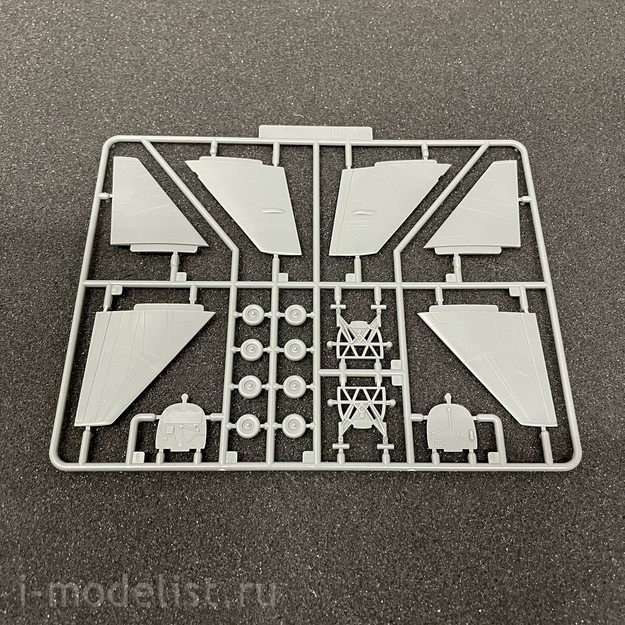 L1008 Great Wall Hobby 1/144 Strategic Bomber B-52H Stratofortress