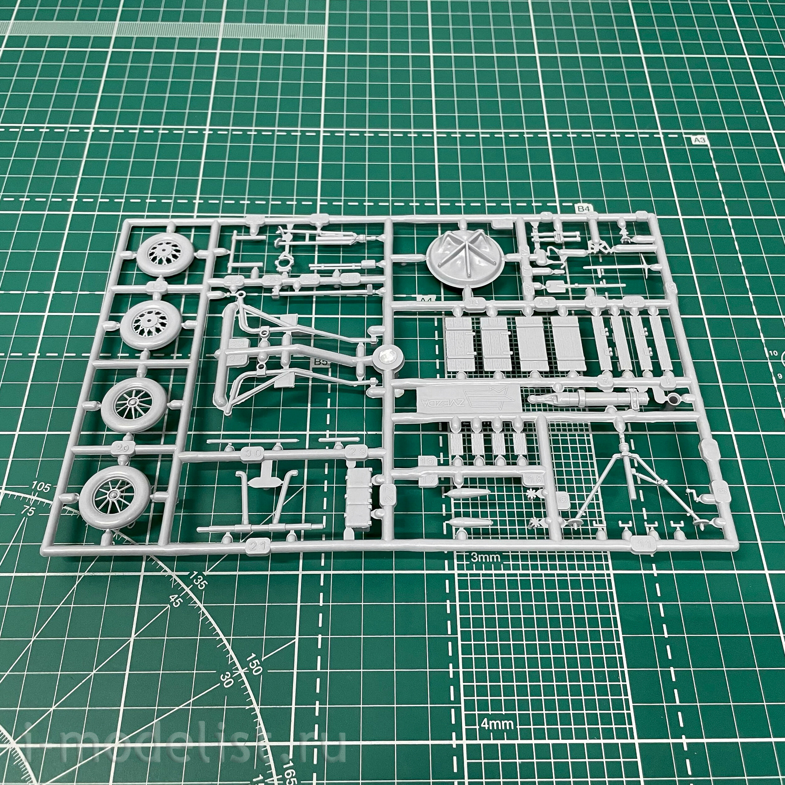 3583 Zvezda 1/35 German 120 - mm mortar with battery box