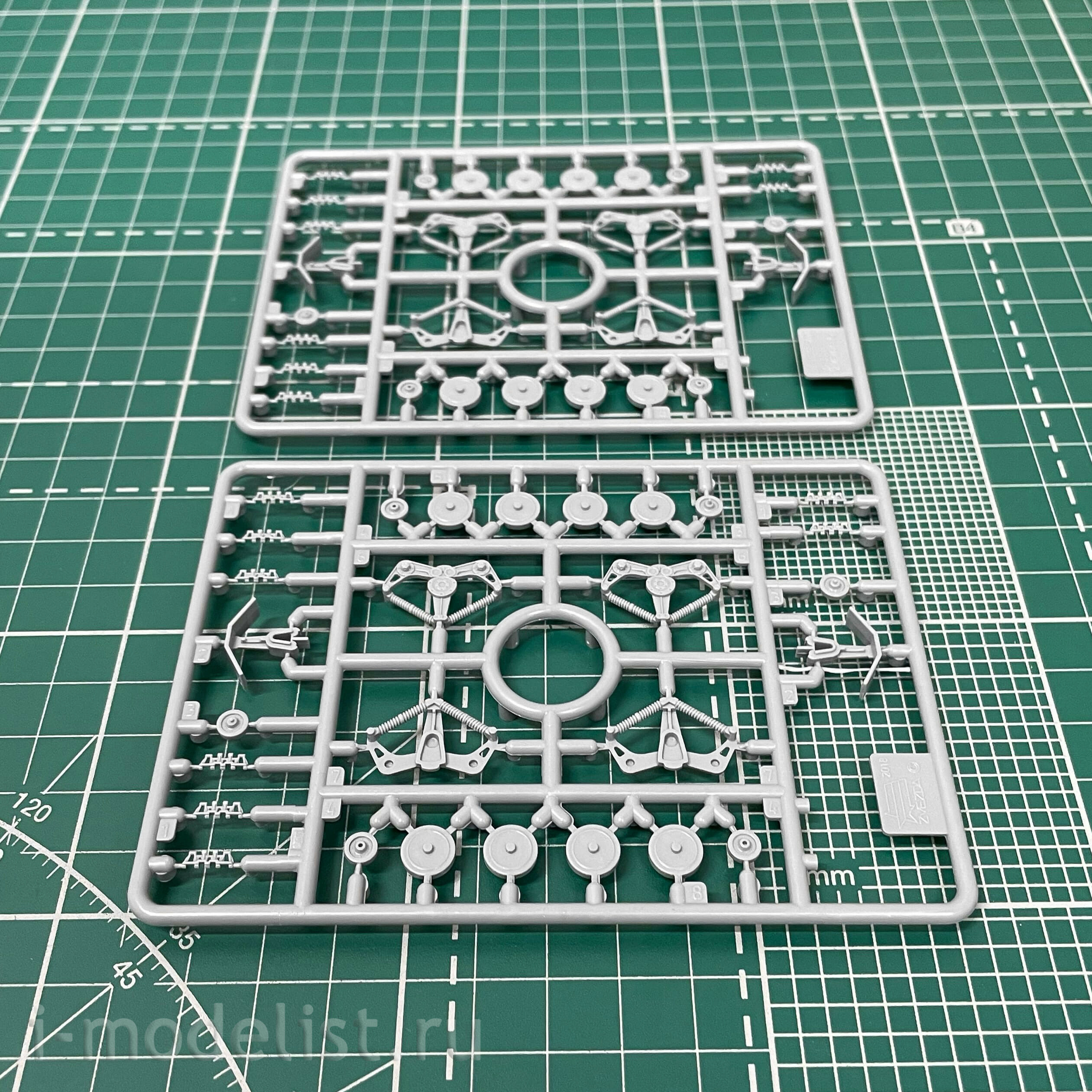 5061 Zvezda 1/72 Soviet heavy tank T-35