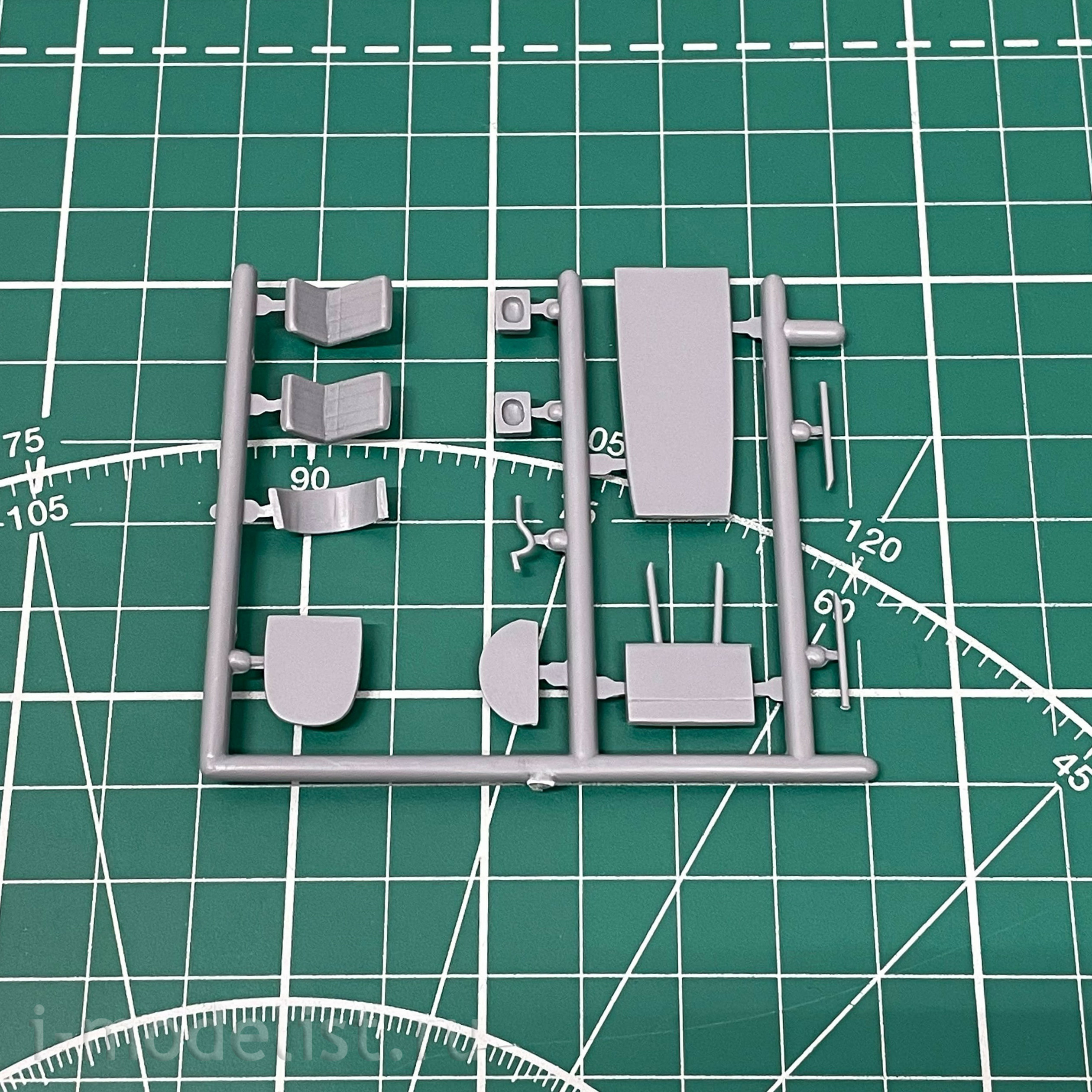 KPM0130 Kovozavody Prostejov 1/72 Aircraft Let Z-37A-2 