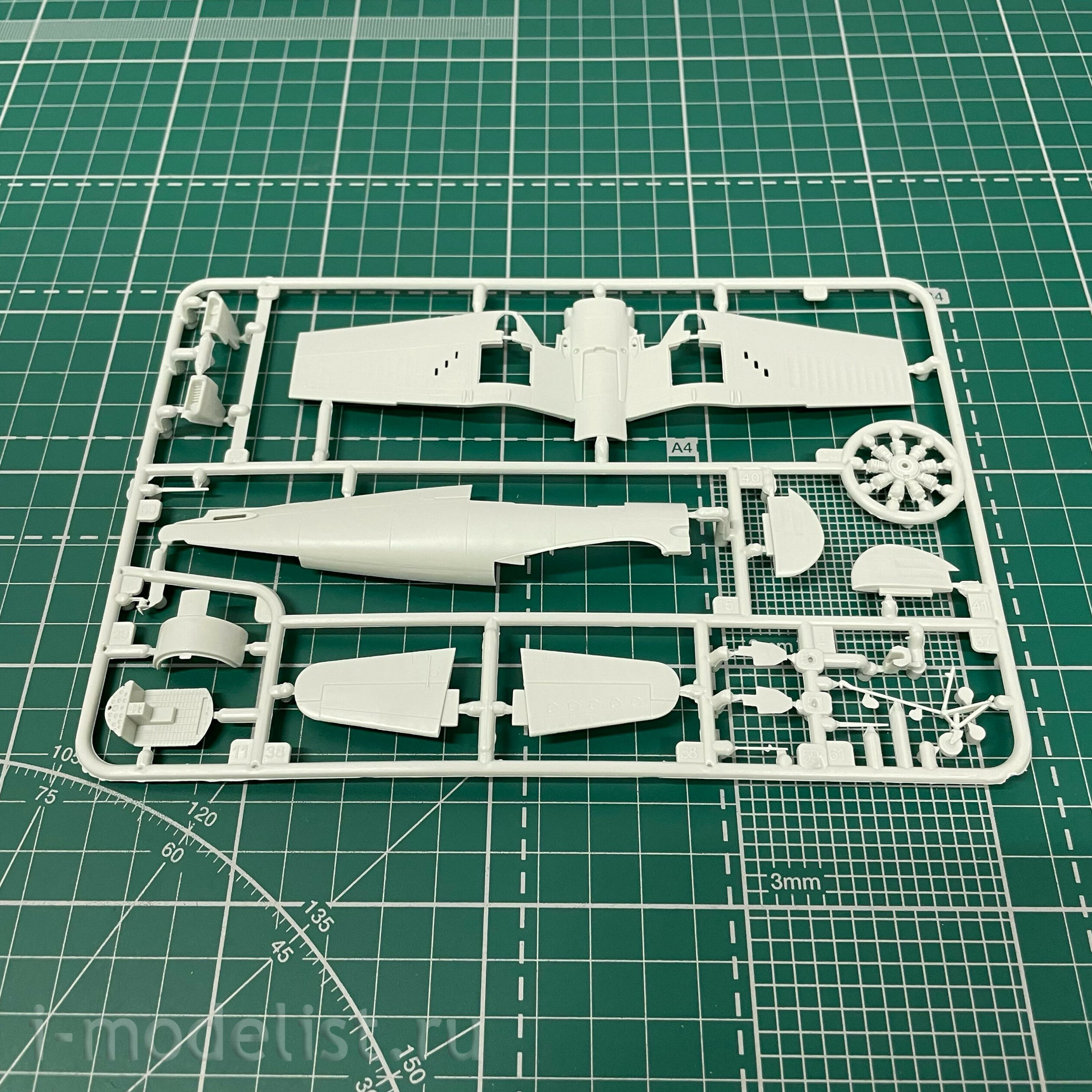 03955 Revell 1/72 F4U-4 Corsair