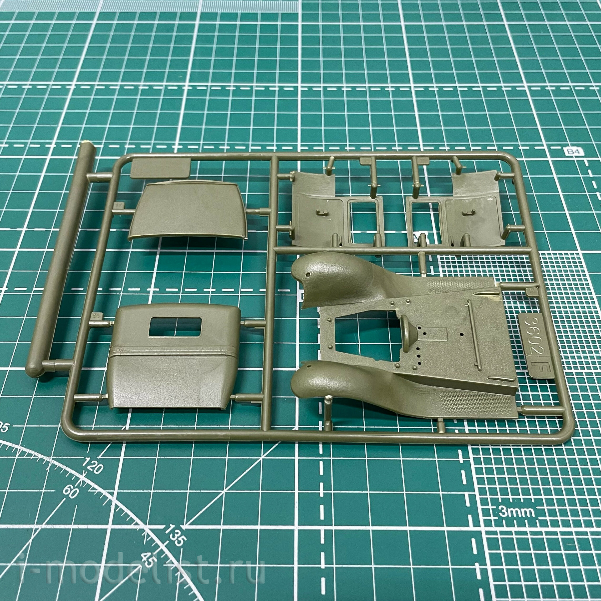 3547 Zvezda 1/35 Truck GAZ-AAA