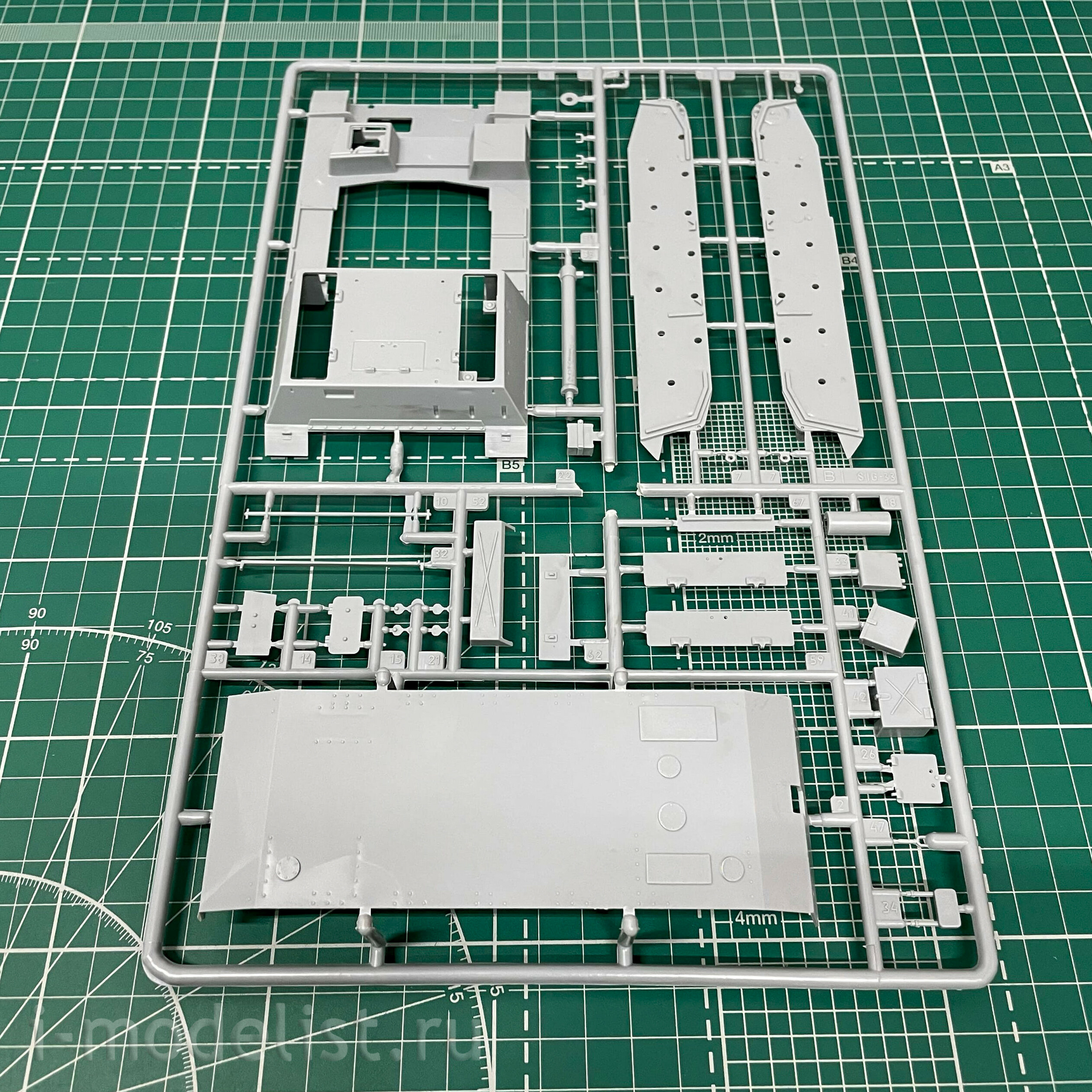 303521 Model 1/35 German self-propelled gun Sturmpanzer II bison